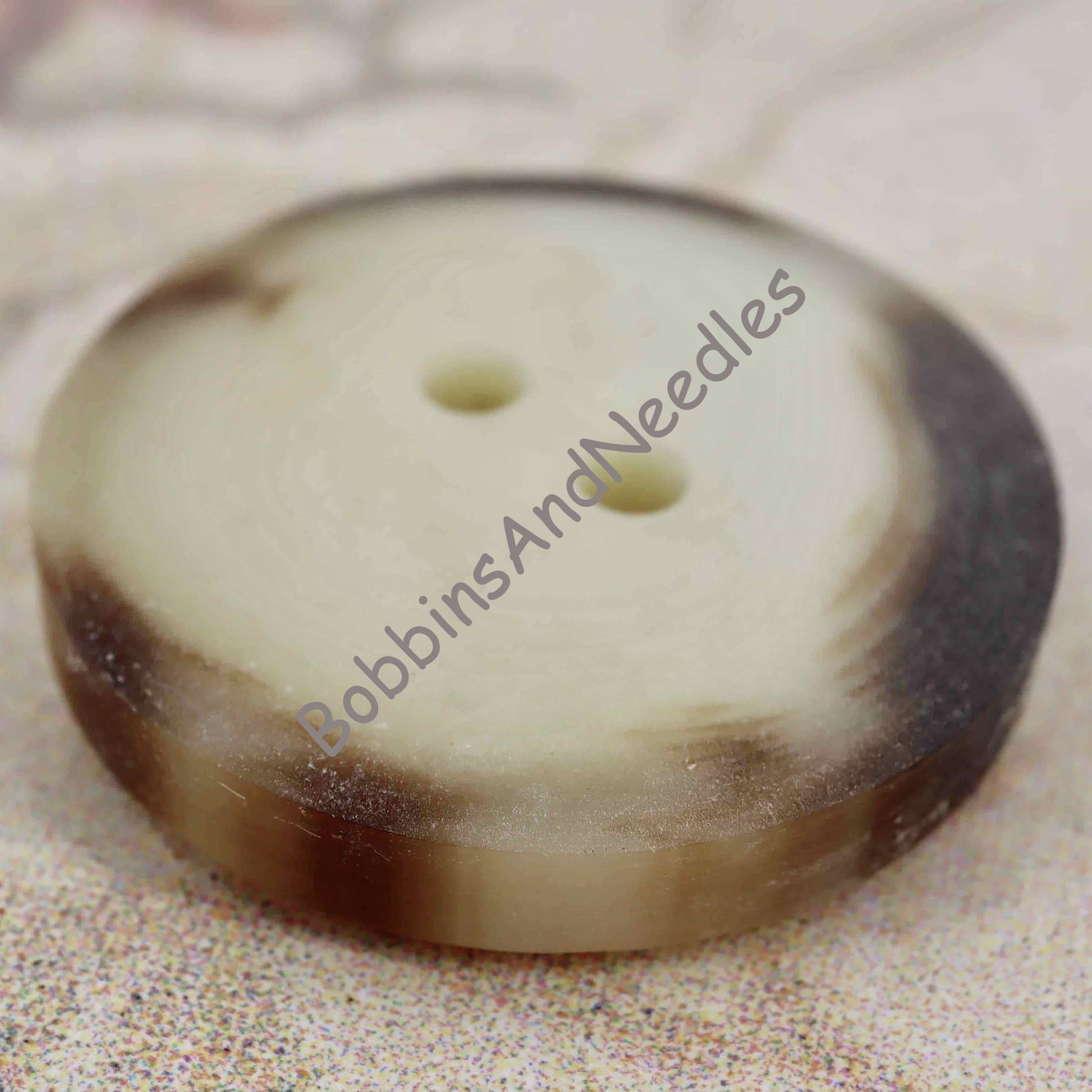 Set of 4 Mock Horn Buttons Ø 28 mm - Marbled Casein Cream & Brown - Bobbins&Needles