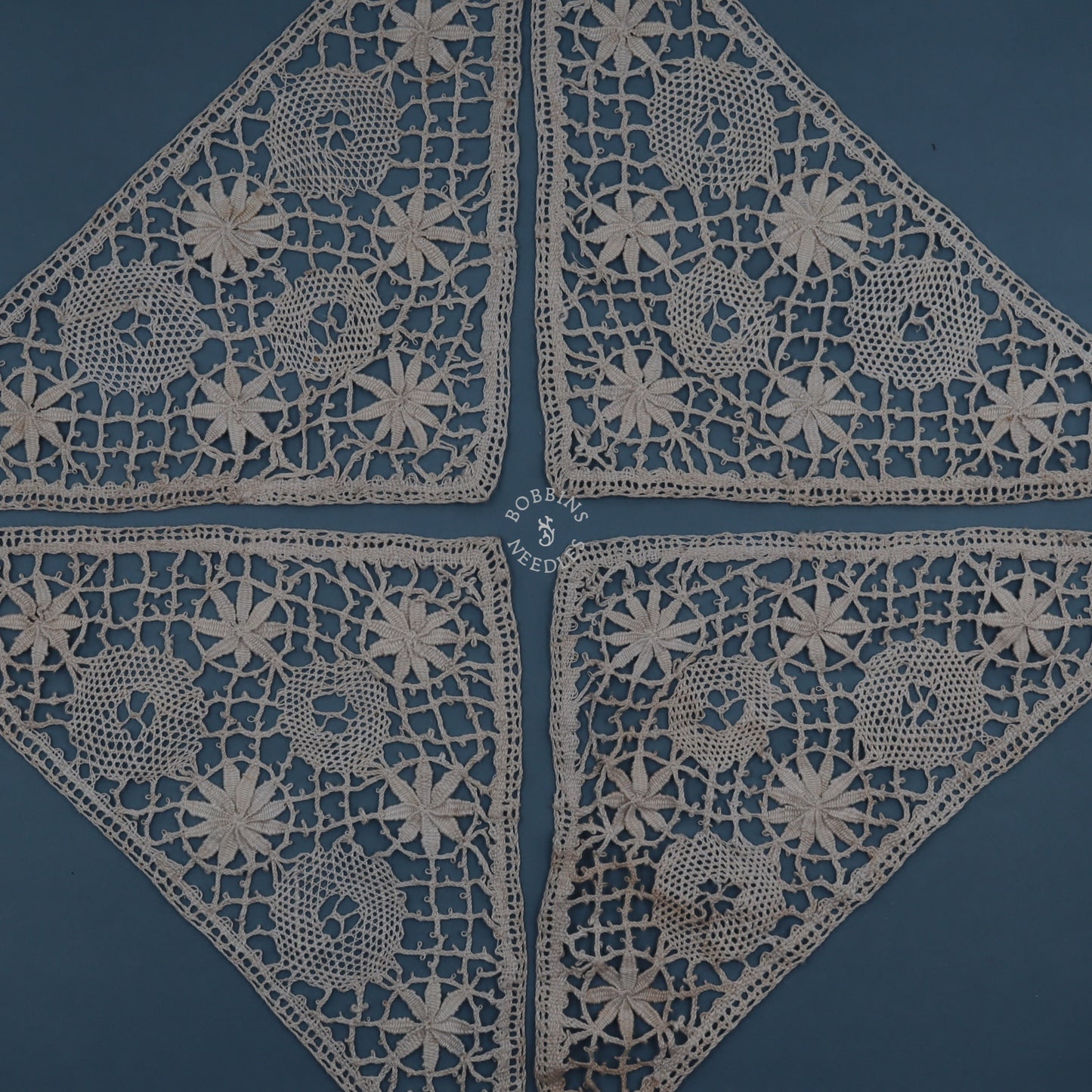 Set of 4 Lace Corners Handmade in Linen – Circle & Star Motifs