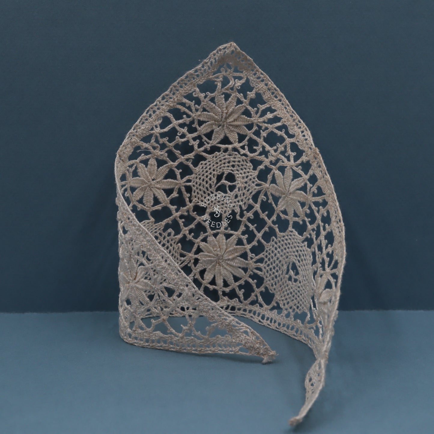 Set of 4 Lace Corners Handmade in Linen – Circle & Star Motifs