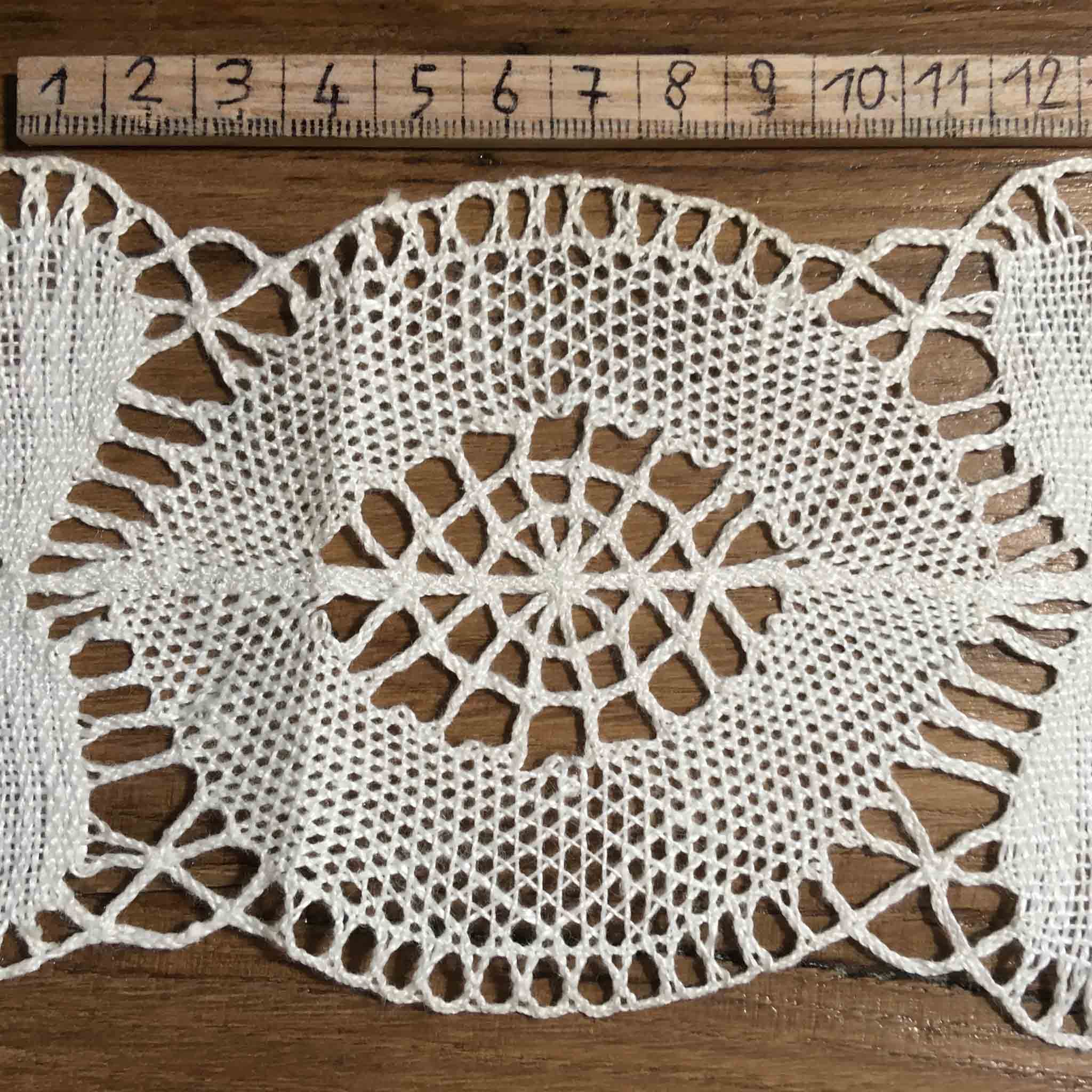 Bed Sheet Edging Handmade in Linen Bobbin Lace - Bobbins&Needles