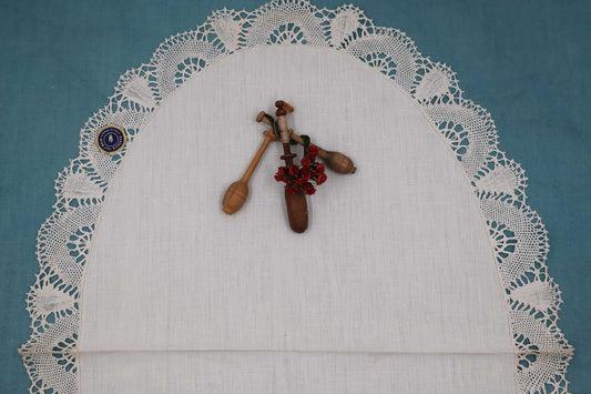 Linen Doily with Handmade Bobbin Lace Edges - Bobbins&Needles