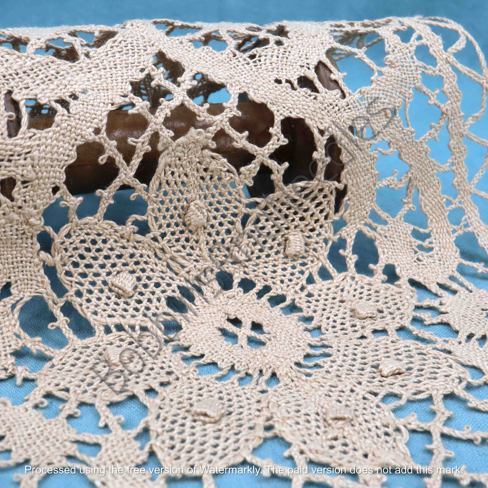 Linen Doily Handmade Lace – Retournac, made in France, Early 20th Century