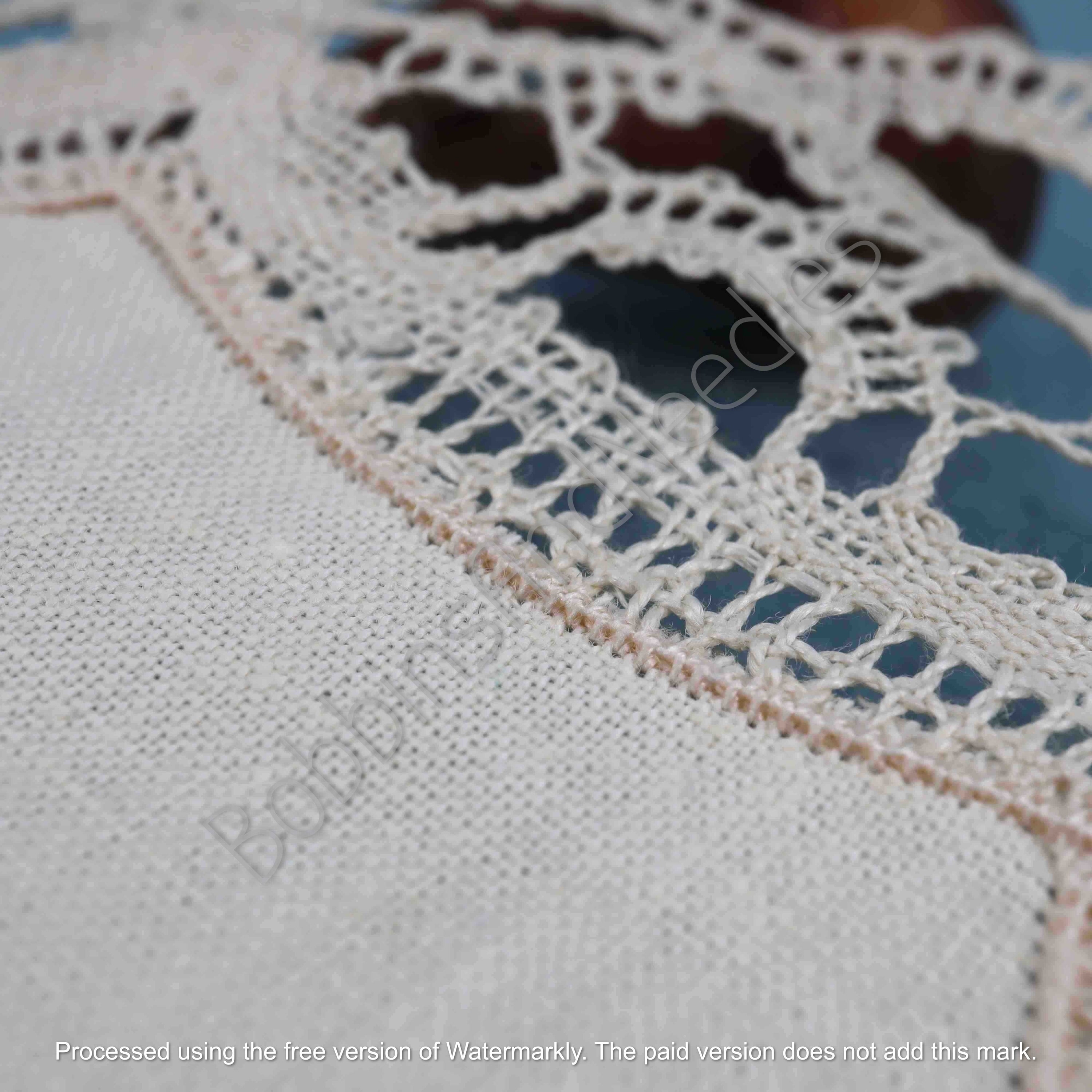 Antique Linen Doily with Handmade Bobbin Lace Border, 20 cm