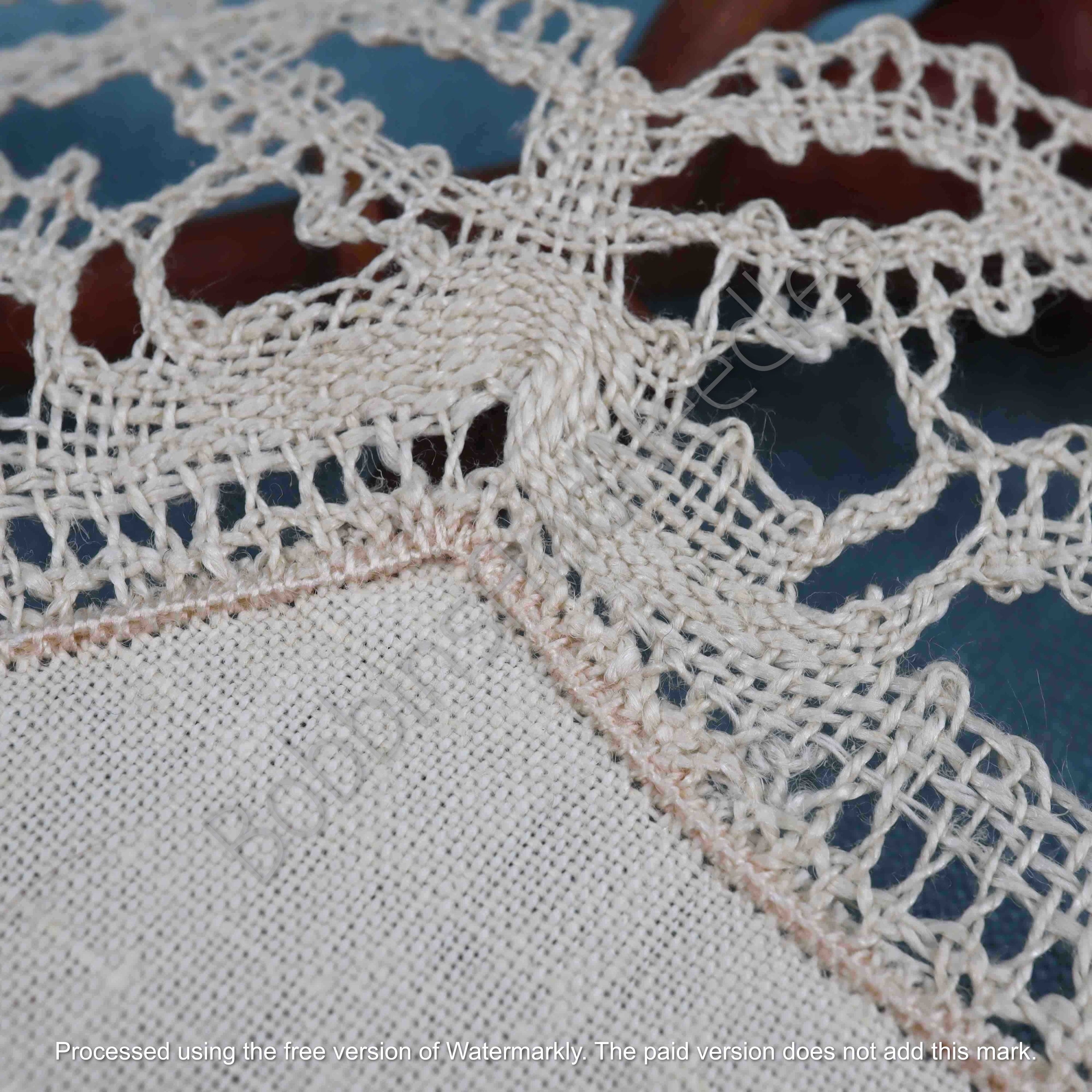 Antique Linen Doily with Handmade Bobbin Lace Border, 20 cm