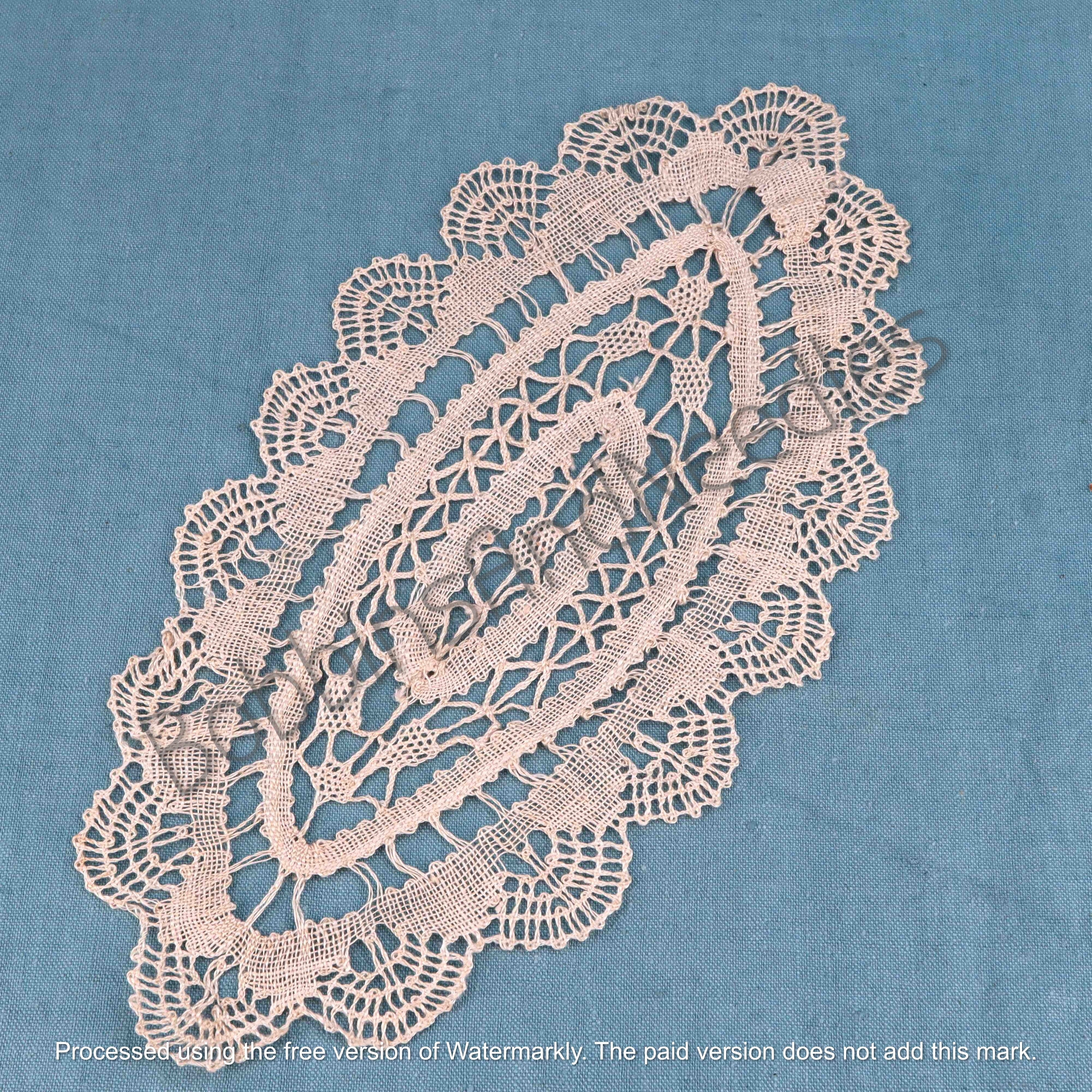 Doily Handmade in Linen Lace Doily - Antique Bobbin Lace made in France