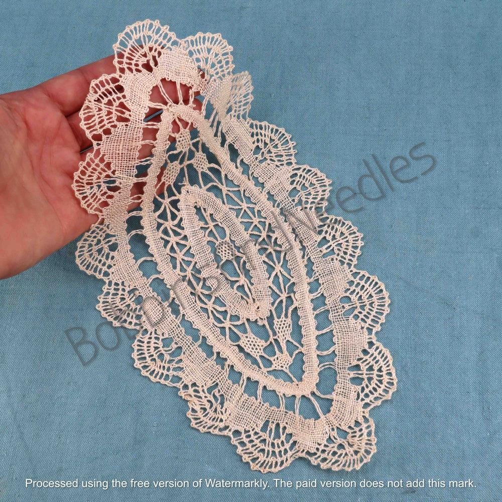 Doily Handmade in Linen Lace Doily - Antique Bobbin Lace made in France