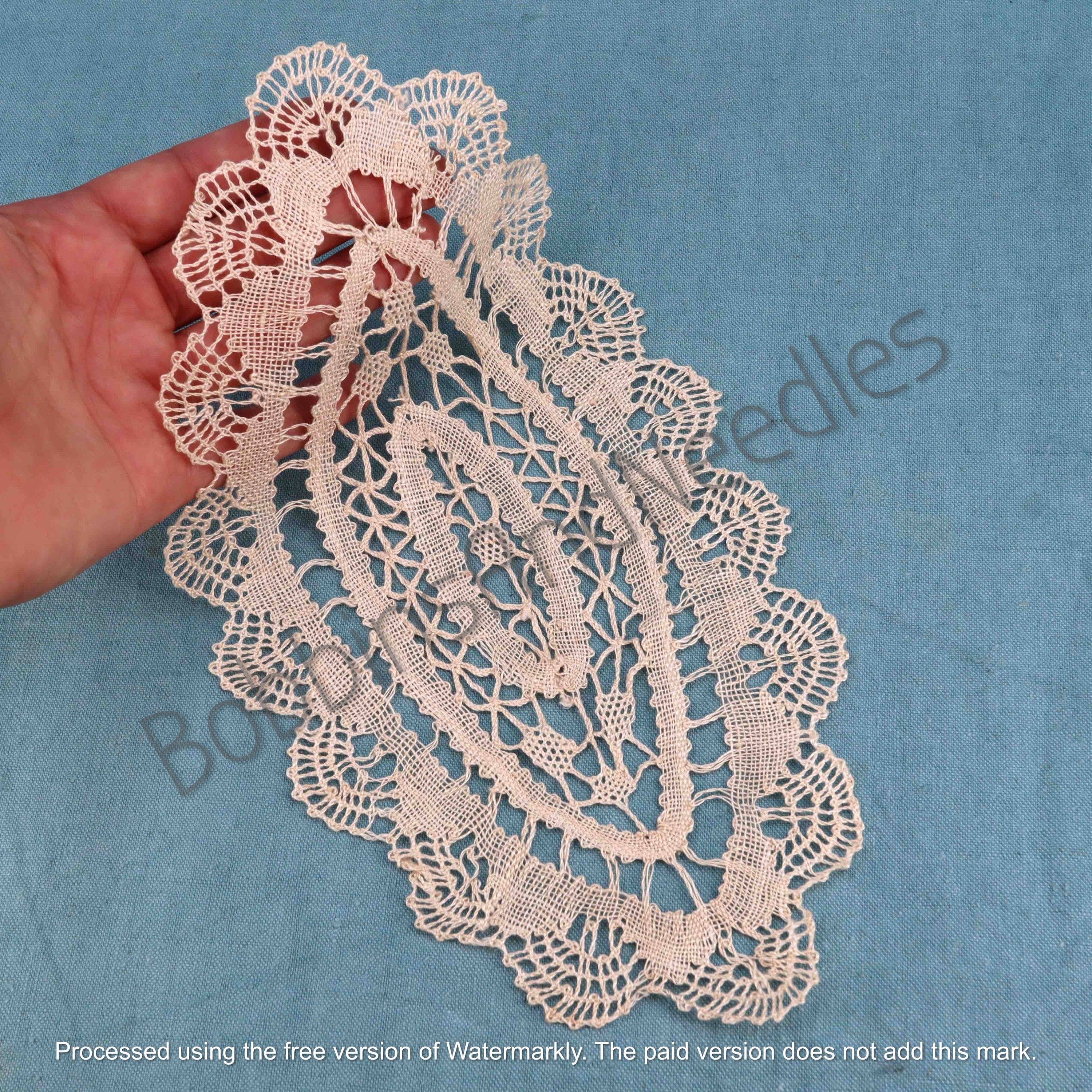 Doily Handmade in Linen Lace Doily - Antique Bobbin Lace made in France