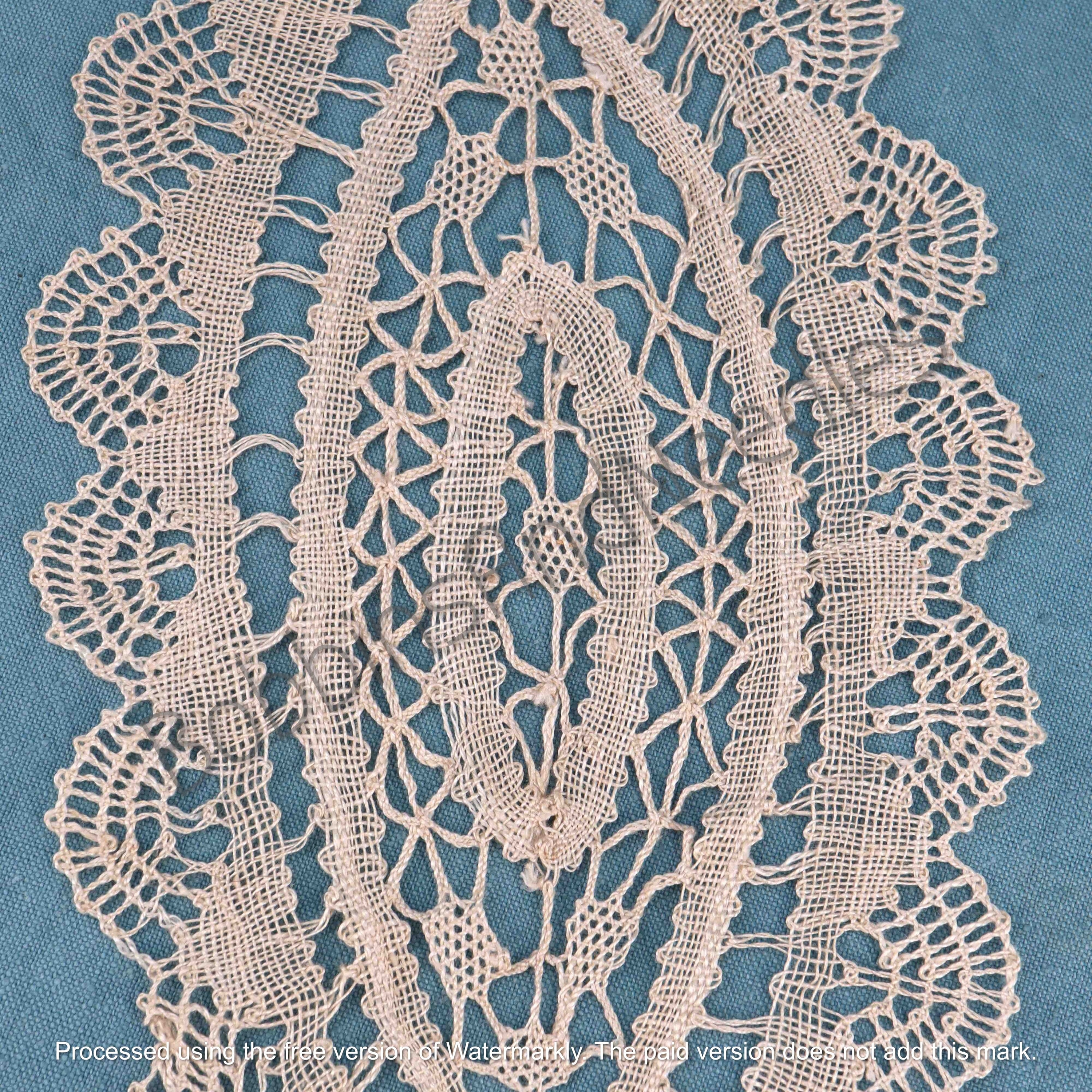 Doily Handmade in Linen Lace Doily - Antique Bobbin Lace made in France