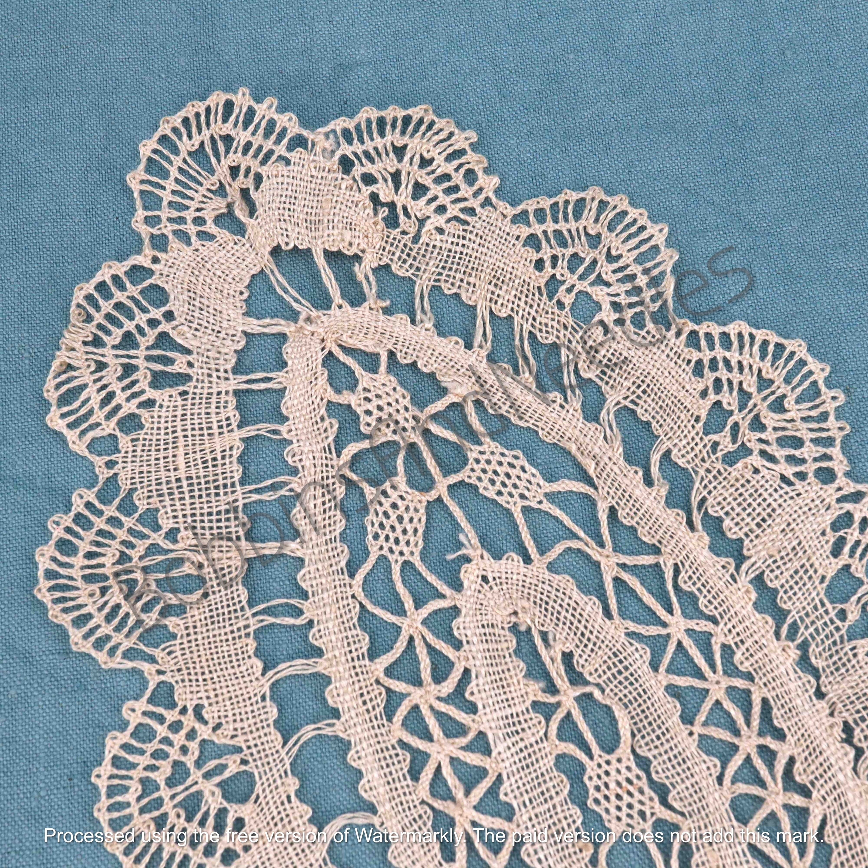 Doily Handmade in Linen Lace Doily - Antique Bobbin Lace made in France