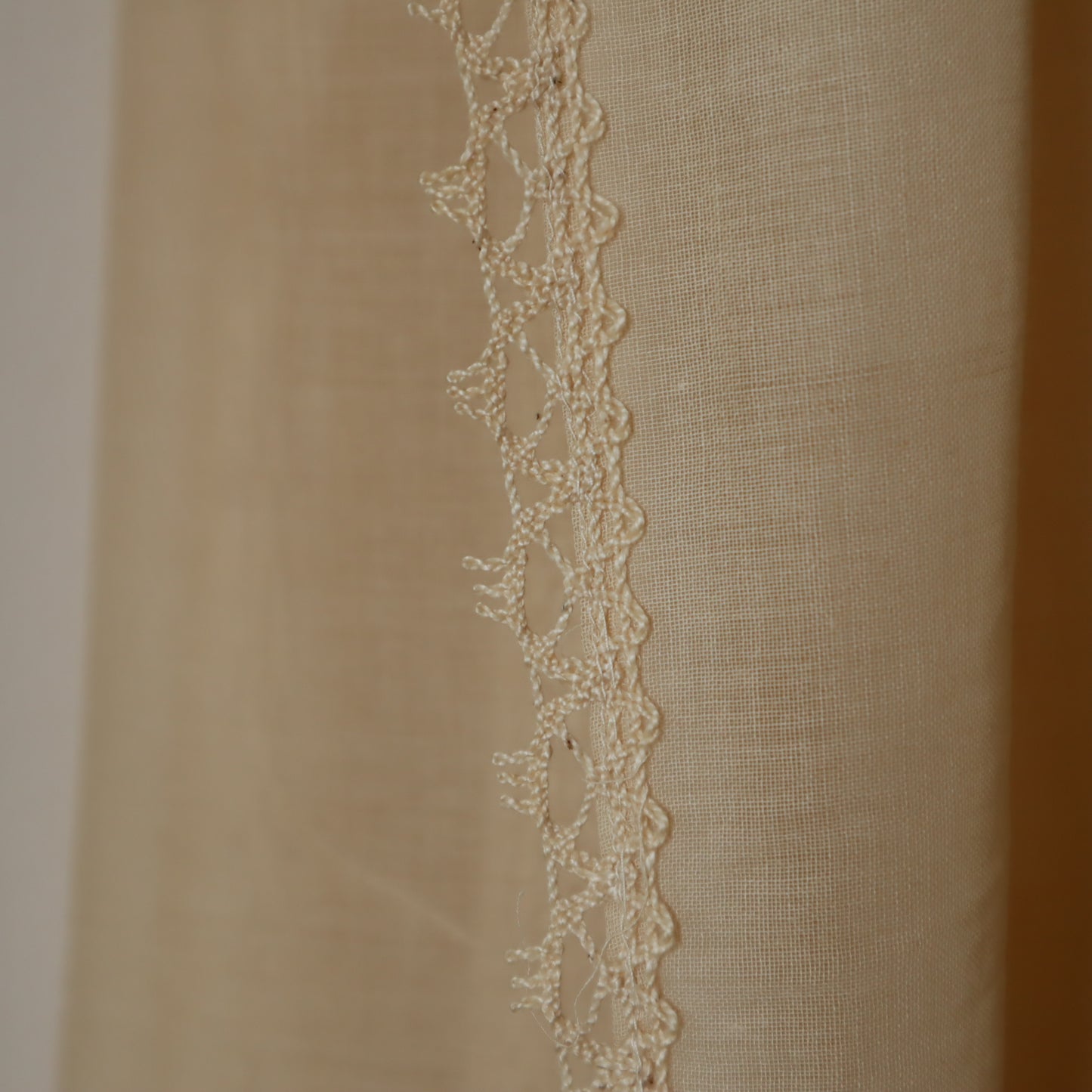 Antique Belgian Linen Curtain with Handmade Bruges Duchesse Lace – 300 × 230 cm drop