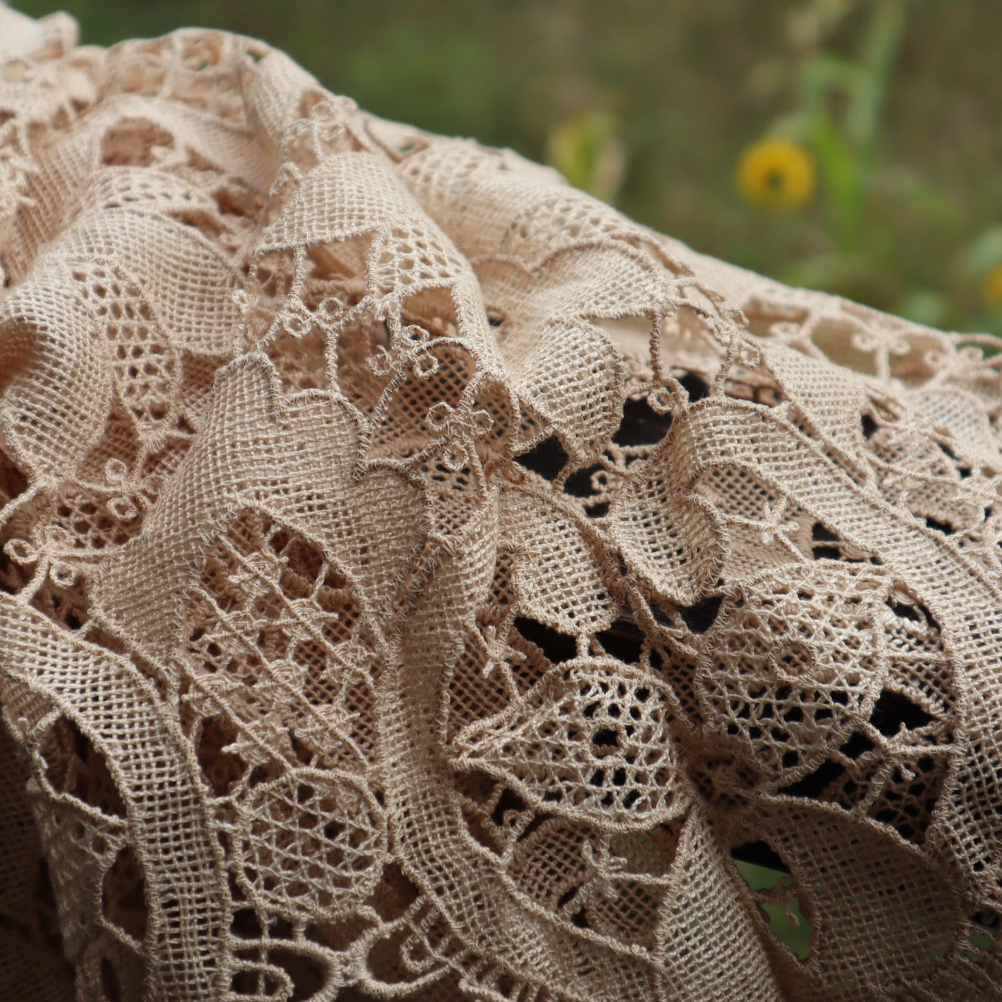Antique Belgian Linen Curtain with Handmade Bruges Duchesse Lace – 300 × 230 cm drop