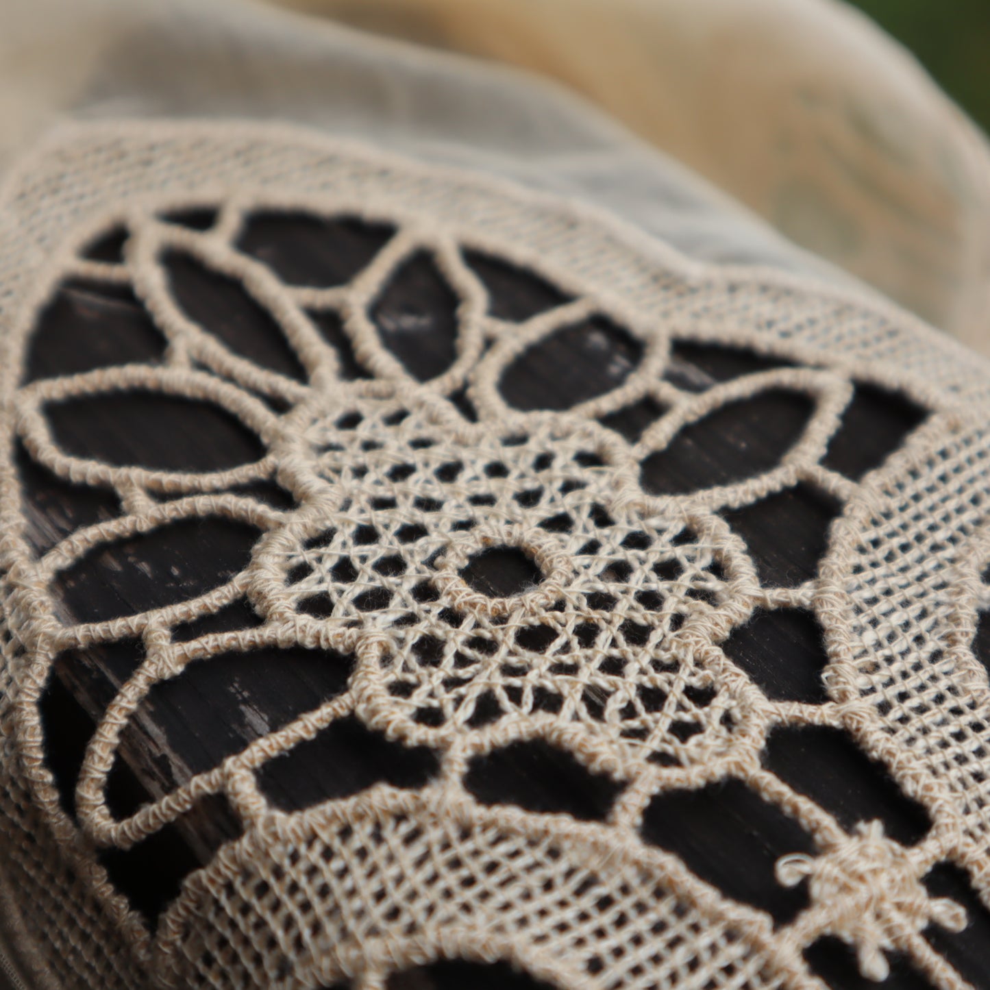 Antique Belgian Linen Curtain with Handmade Bruges Duchesse Lace – 300 × 230 cm drop
