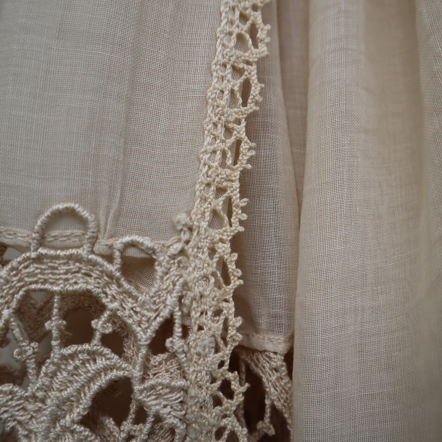 Antique Belgian Curtain – Swiss Linen with 20 cm Bruges Guipure Lace Insertion – 190 × 180 cm