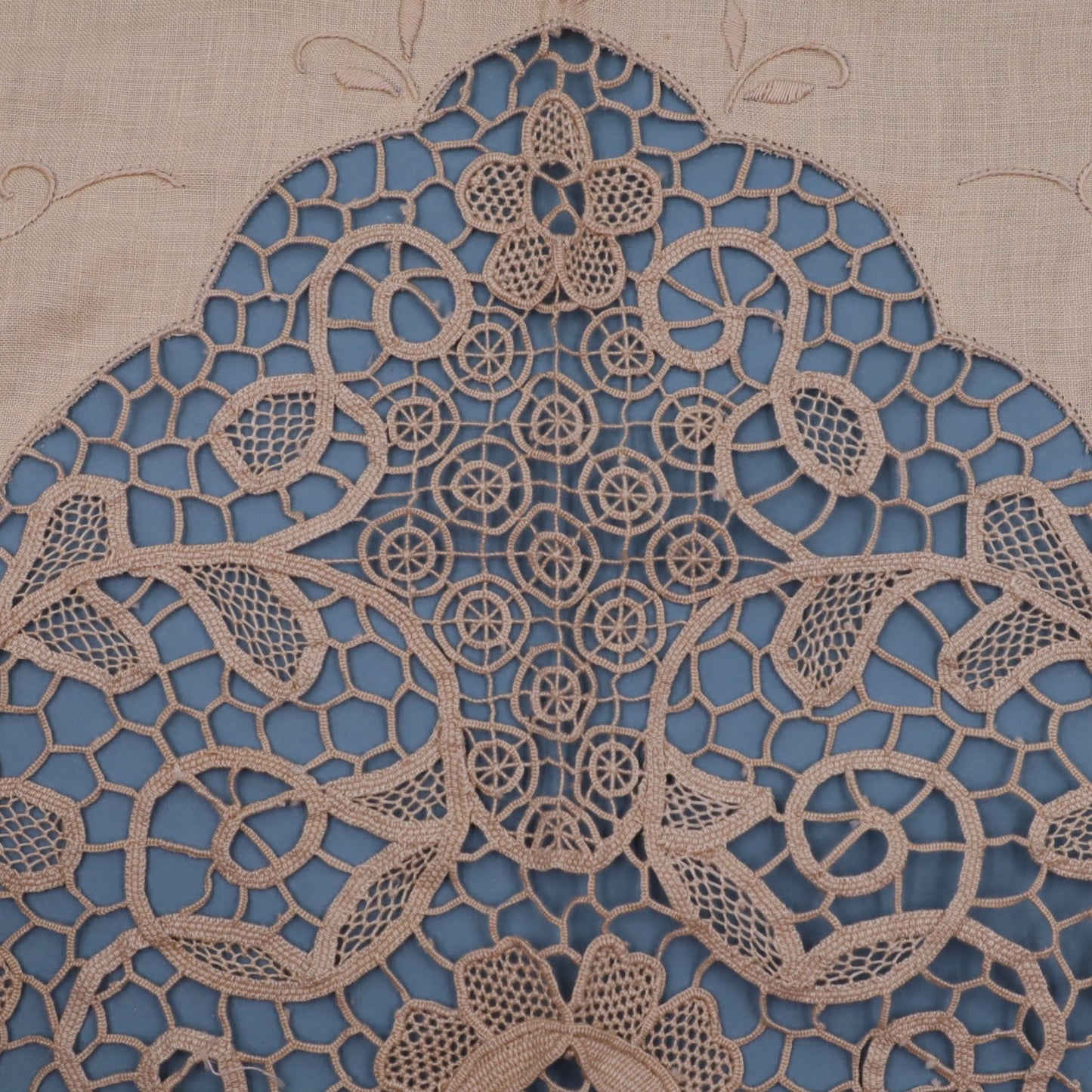 Antique Round Linen Tablecloth with Lace and Cutwork Embroidery – 180 cm with 8 Napkins