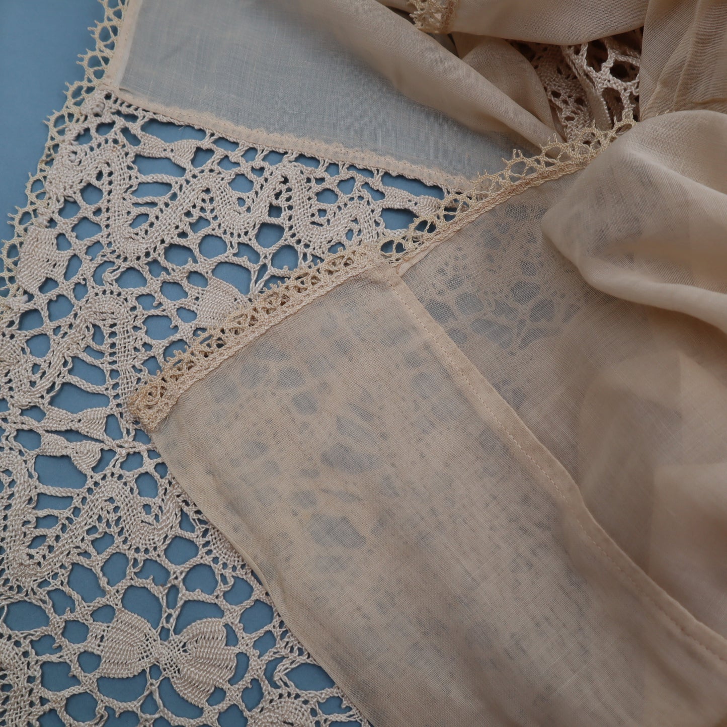 Antique Belgian Curtain – Swiss Linen Panel with 30 cm Bruges Bobbin Lace Border – 190 × 213 cm