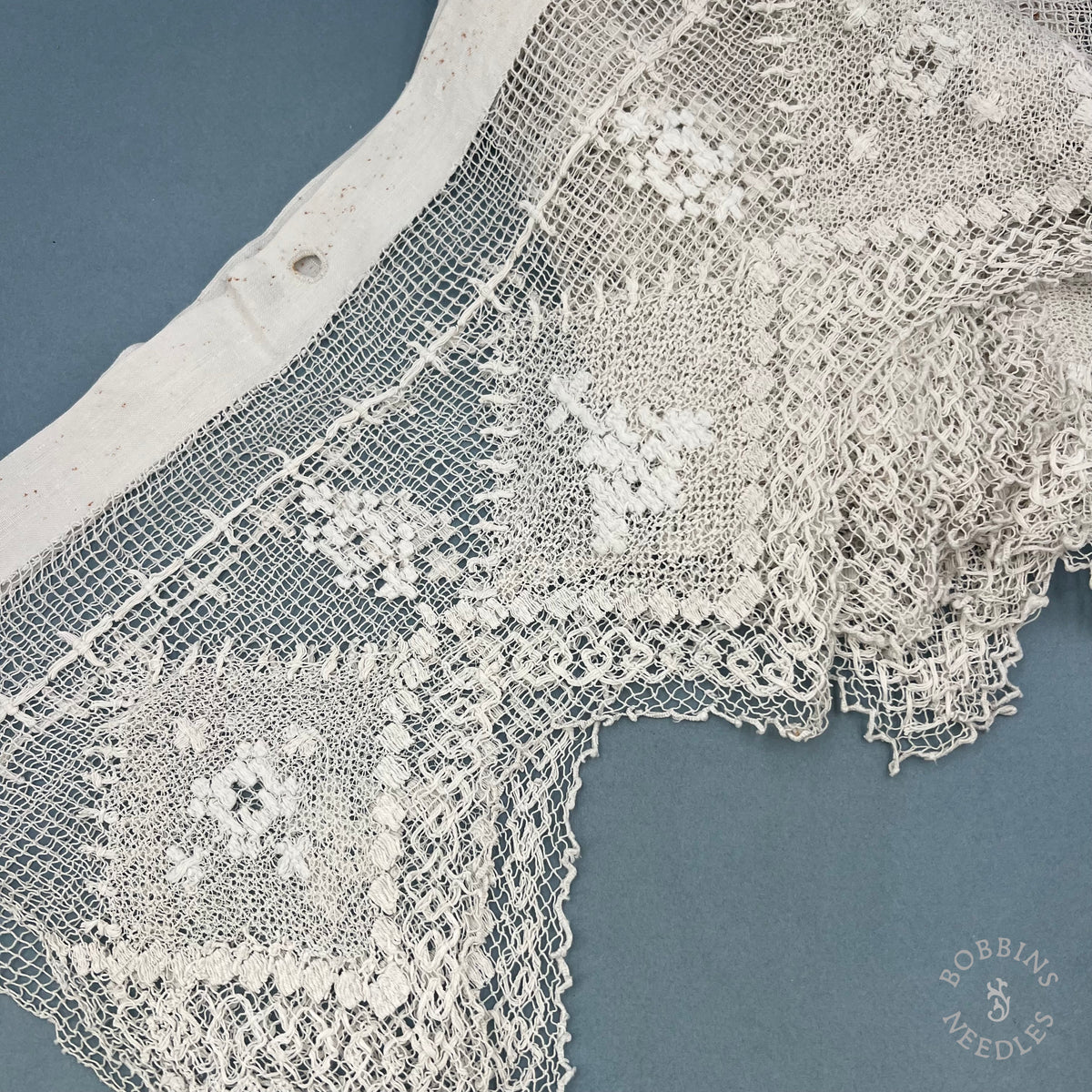 Antique Handmade Religious Filet Lace Border with Crosses – 300 × 20 cm