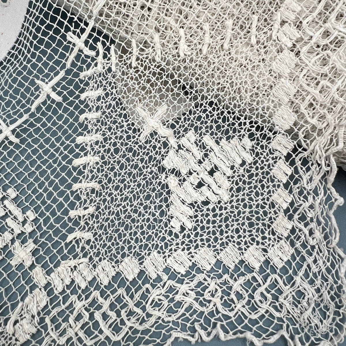 Antique Handmade Religious Filet Lace Border with Crosses – 300 × 20 cm