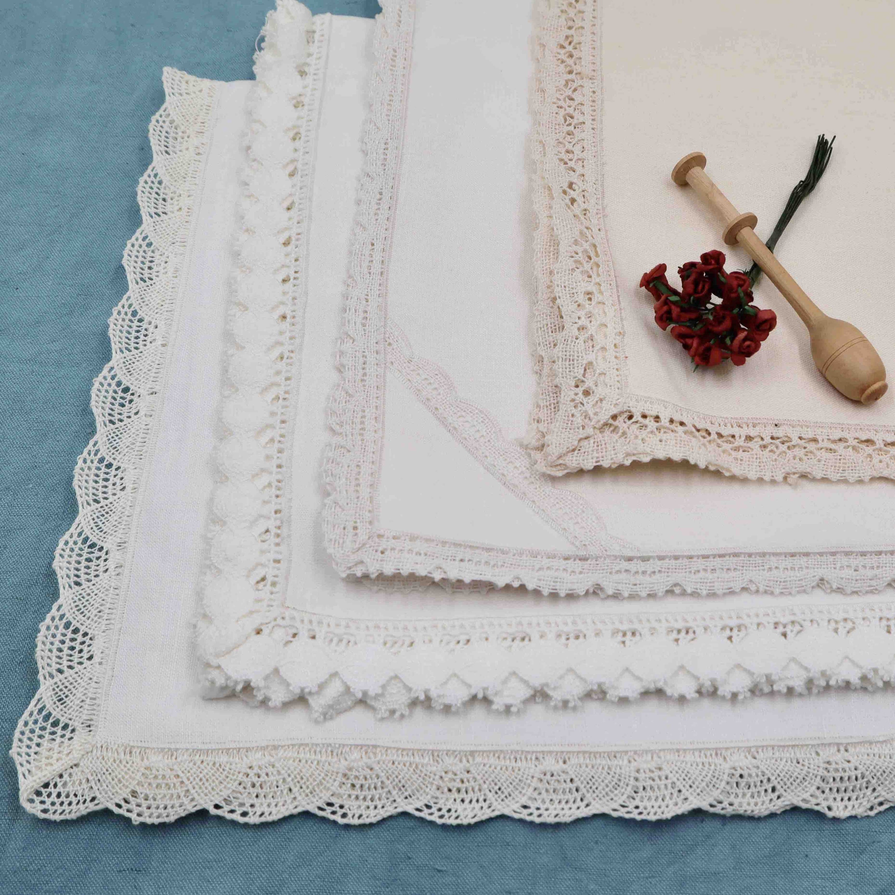 Linen Napkins Adorned with Bobbin Lace