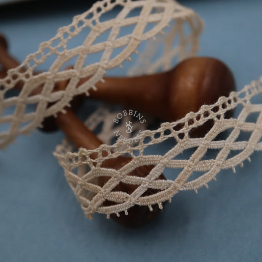 Vintage French Lace Border – 22m Cotton Bobbin Lace Trim