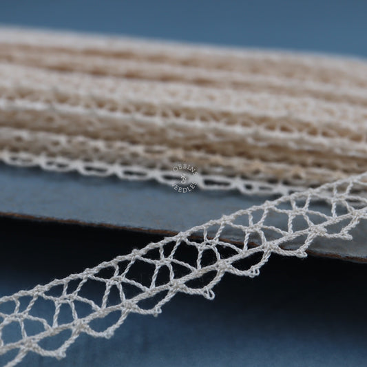 28m Vintage Bobbin Lace Border – Cotton Cream Narrow Trim with Geometric Openwork