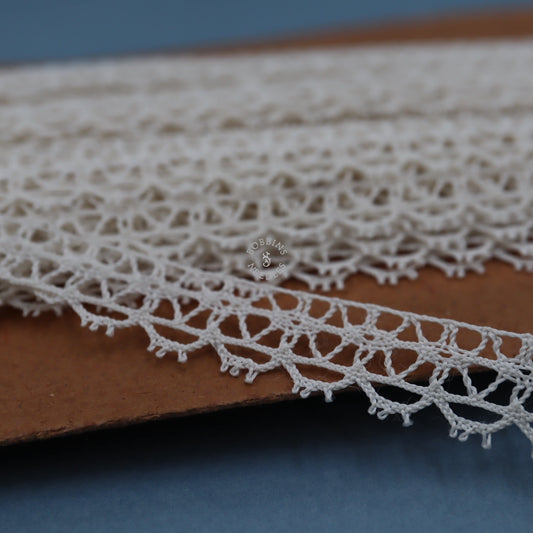 25.5m Vintage French Lace Border – Cream Narrow Trim with Pointed Edge