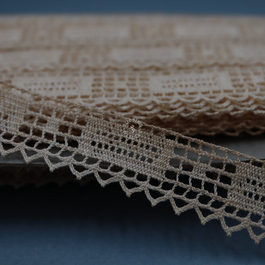 27m Cotton Bobbin Lace Border – Light Beige Geometric Edge