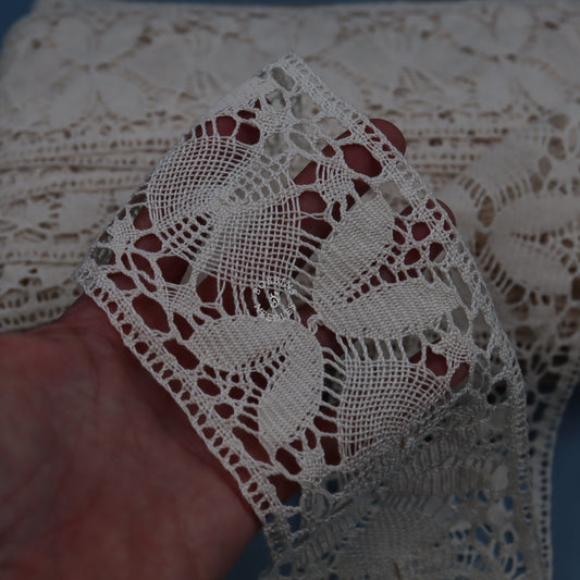 17m Vintage French entre-deux Lace Trim - Cotton with Leaf Pattern
