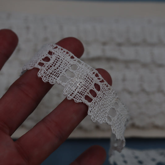 17m Antique French Handmade Linen Lace Border – Scalloped Edge
