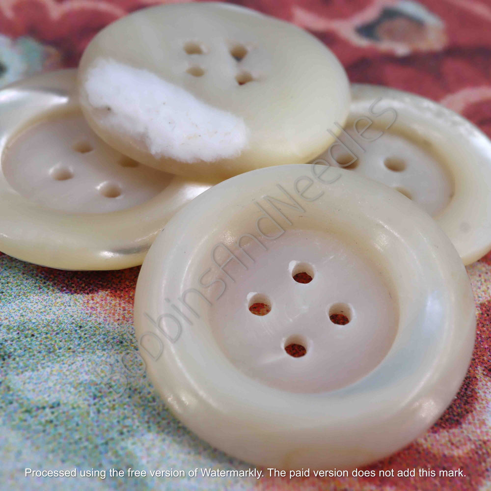 Set of 4 Vintage Mother of Pearl Buttons Ø 27 mm Nácar - Nacre Creamy White Finish