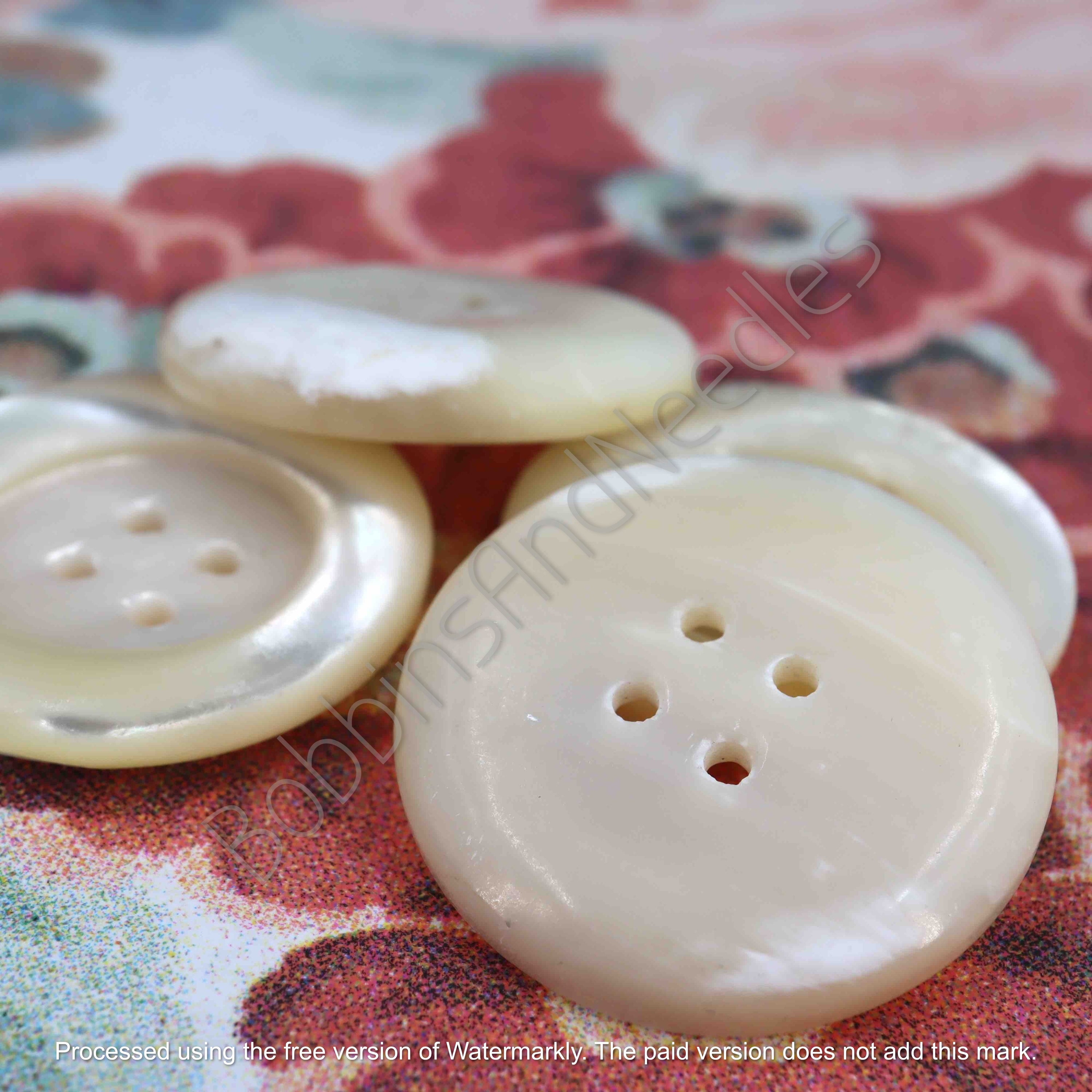 Set of 4 Vintage Mother of Pearl Buttons Ø 27 mm Nácar - Nacre Creamy White Finish