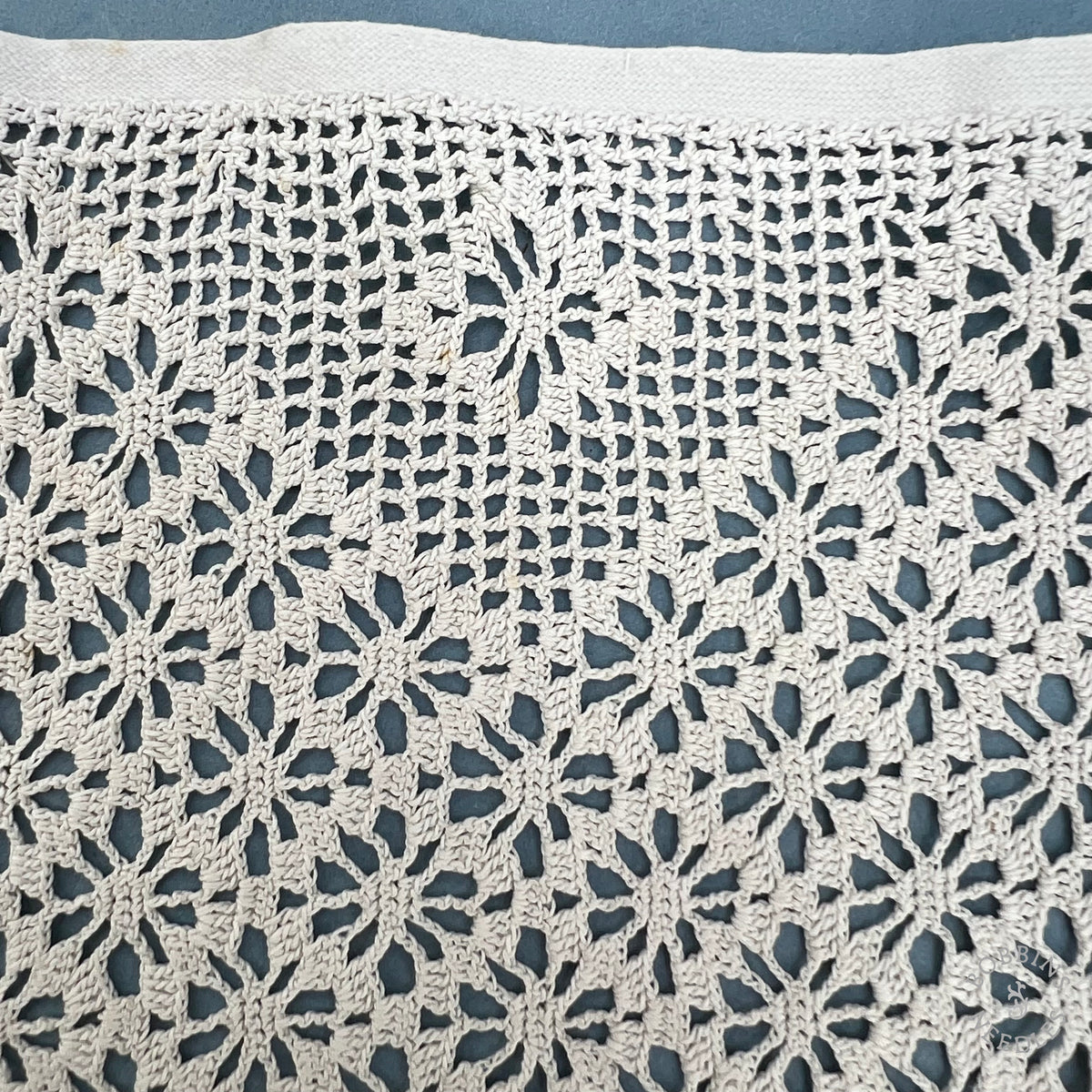 Antique Handmade Crochet Alb Lace Border with Floral Pattern – 260 × 17 cm