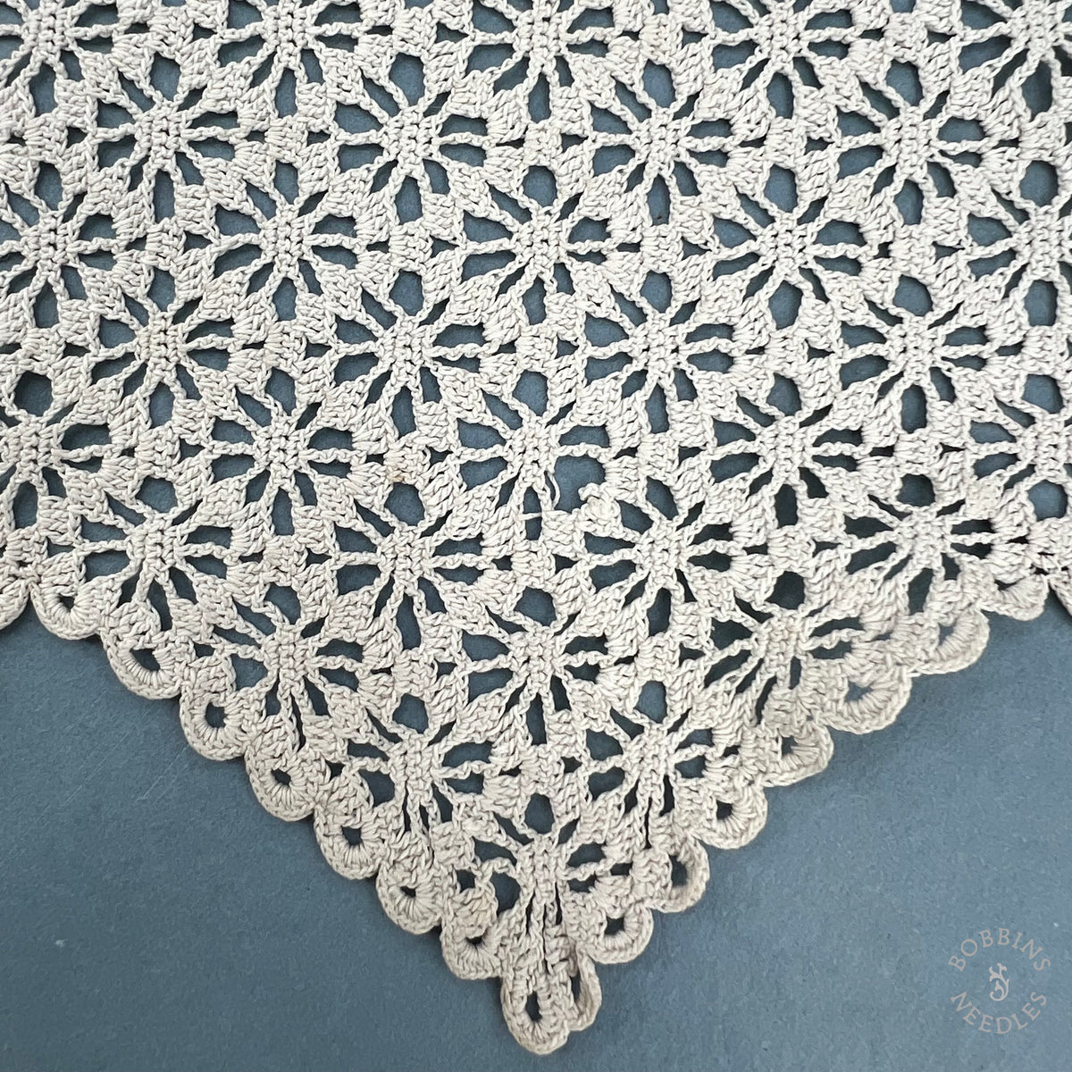 Antique Handmade Crochet Alb Lace Border with Floral Pattern – 260 × 17 cm