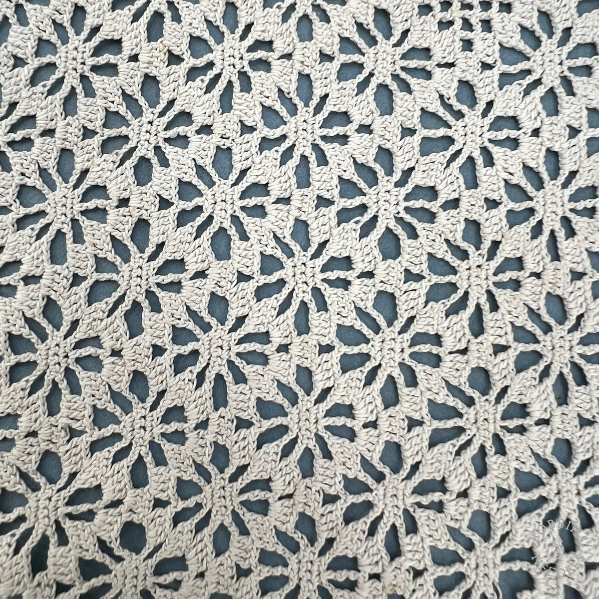 Antique Handmade Crochet Alb Lace Border with Floral Pattern – 260 × 17 cm