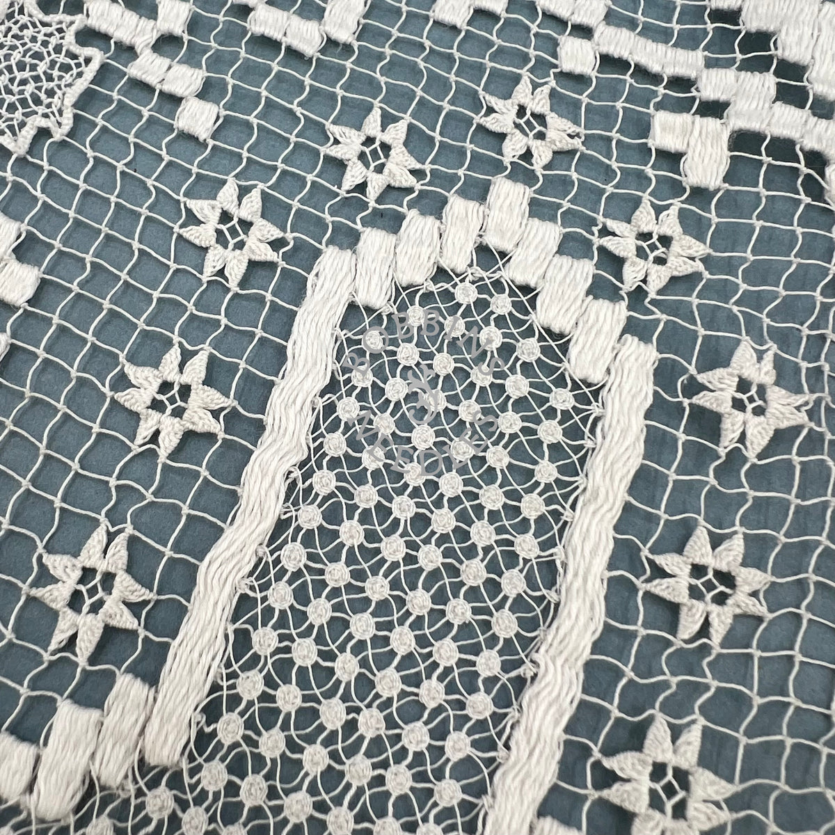 Antique Handmade Filet Lace Panel– Religious Altar Border – 200 × 30 cm