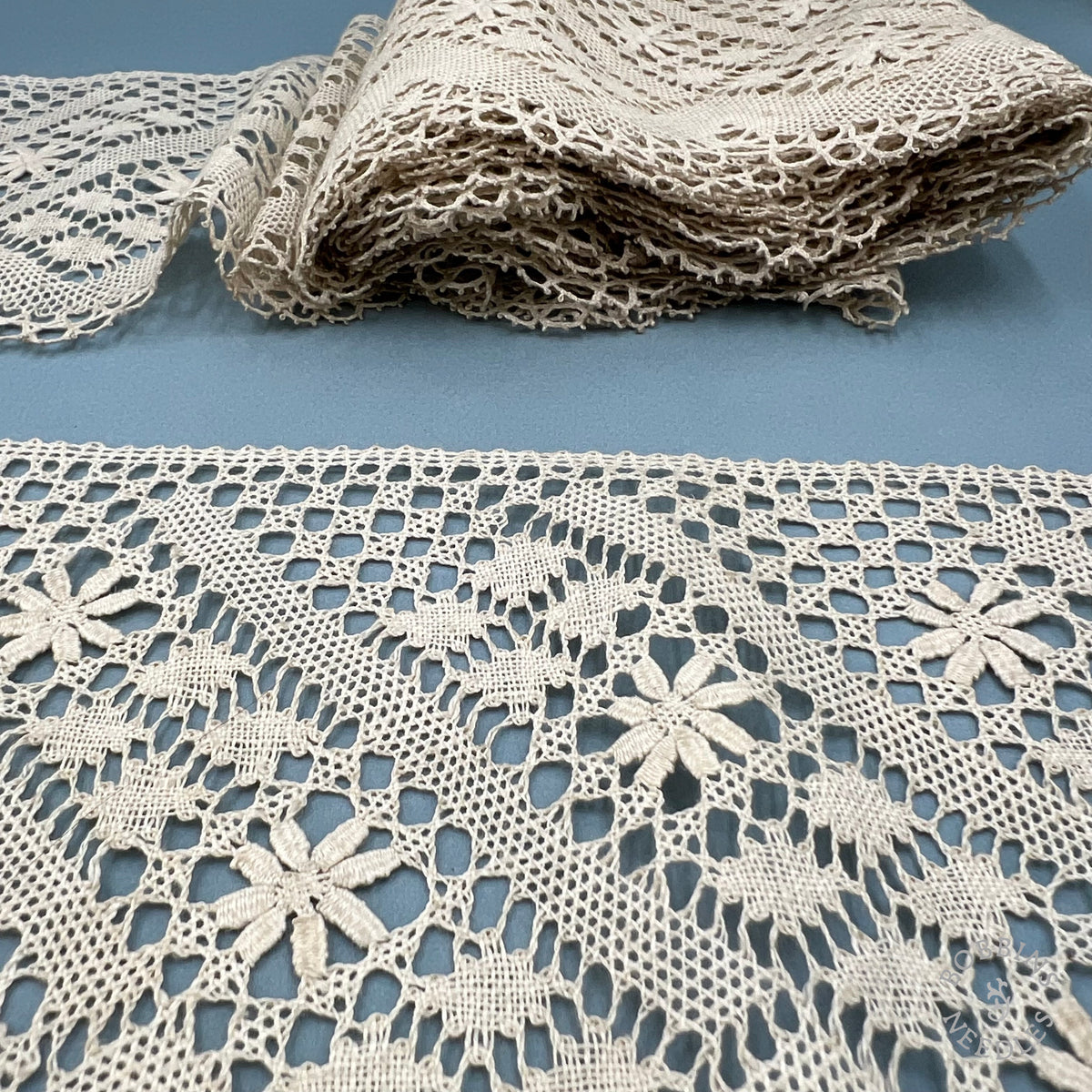 Antique Handmade Bobbin Lace Trim with Floral Pattern – 5.6 Metres