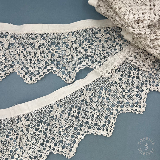 Antique Handmade Religious Filet Lace with Hearts and Crosses – 420 × 13 cm
