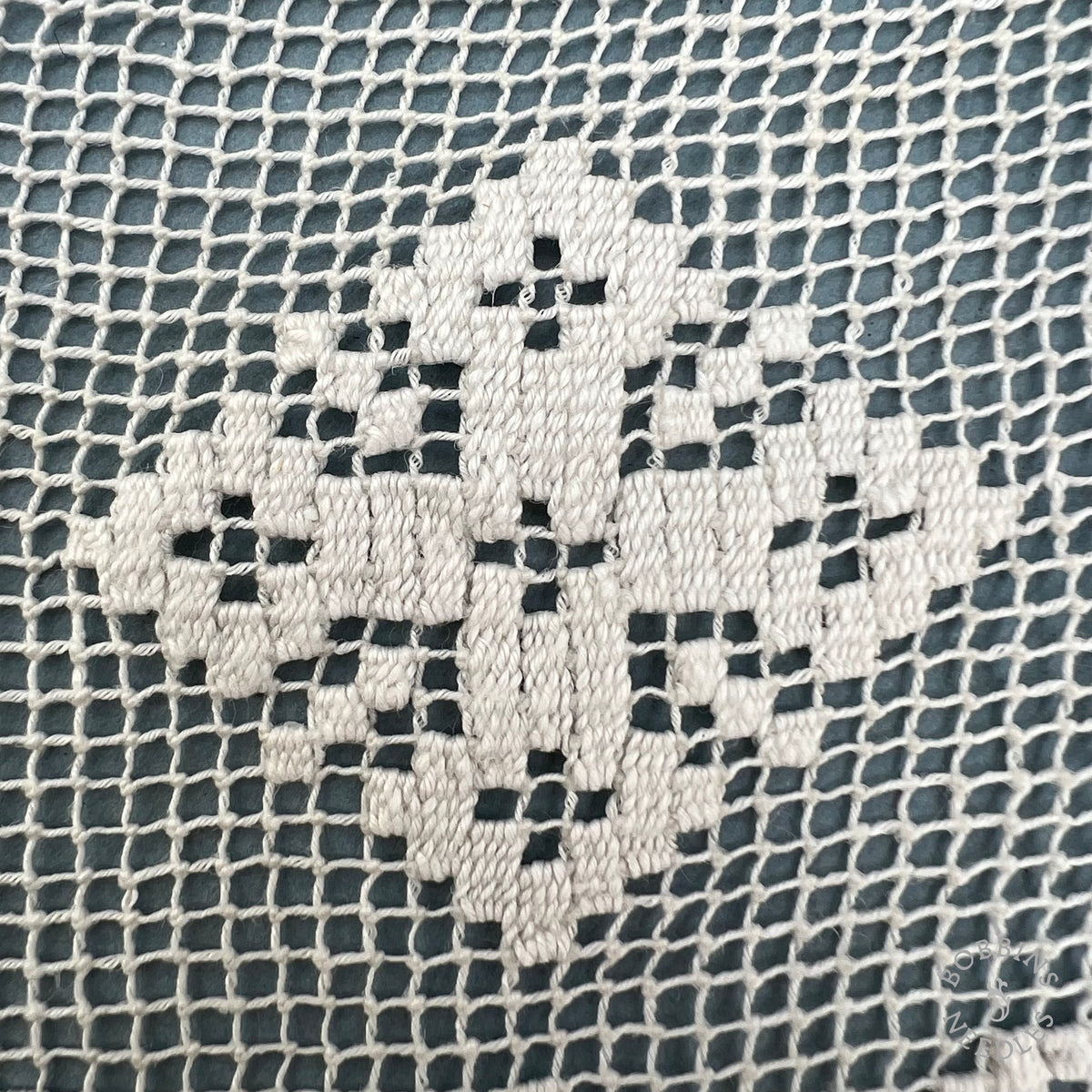 Antique Handmade Religious Filet Lace with Fleur-de-Lis & Crosses – 360 × 18 cm
