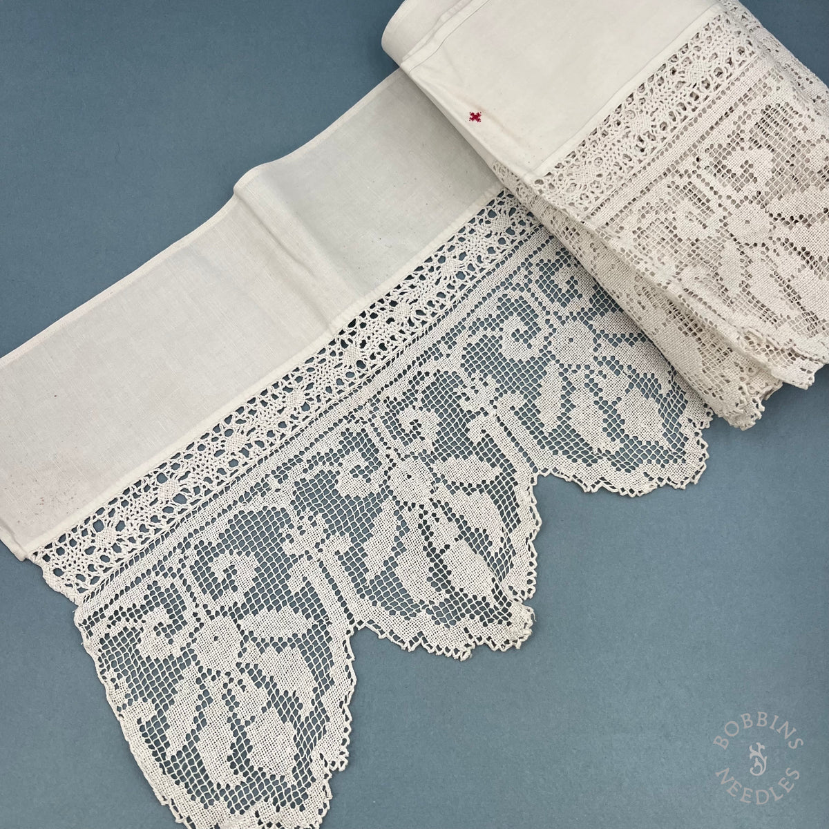 Antique Handmade Filet Lace with Bobbin Lace Insertion – Floral Pattern – 300 × 26 cm