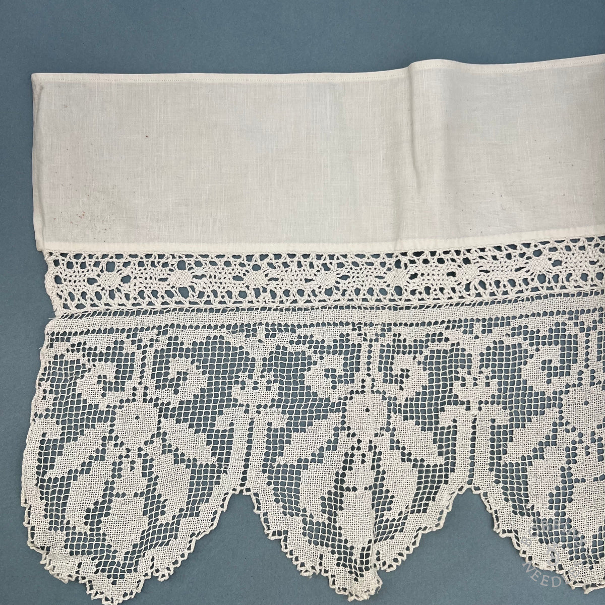 Antique Handmade Filet Lace with Bobbin Lace Insertion – Floral Pattern – 300 × 26 cm