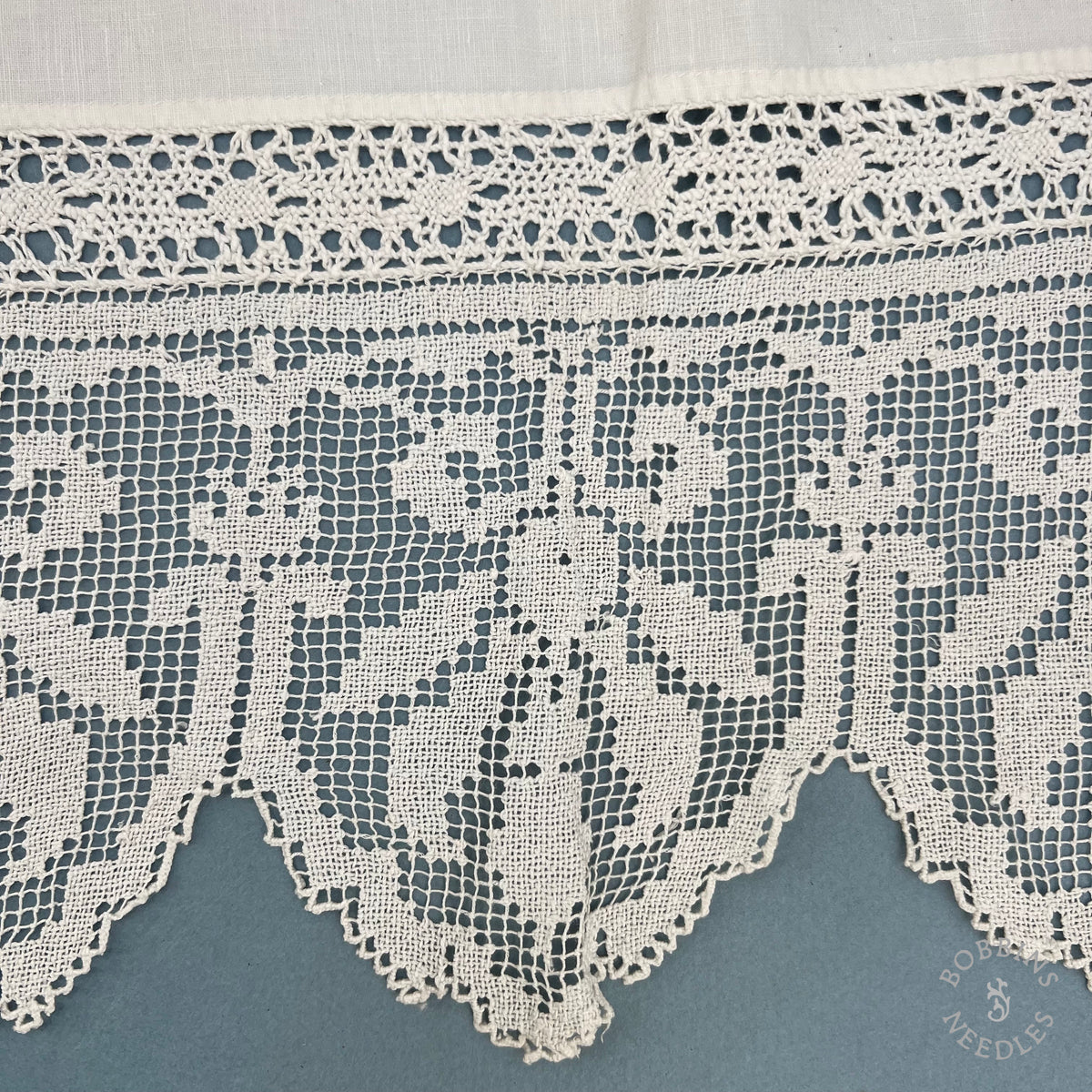 Antique Handmade Filet Lace with Bobbin Lace Insertion – Floral Pattern – 300 × 26 cm