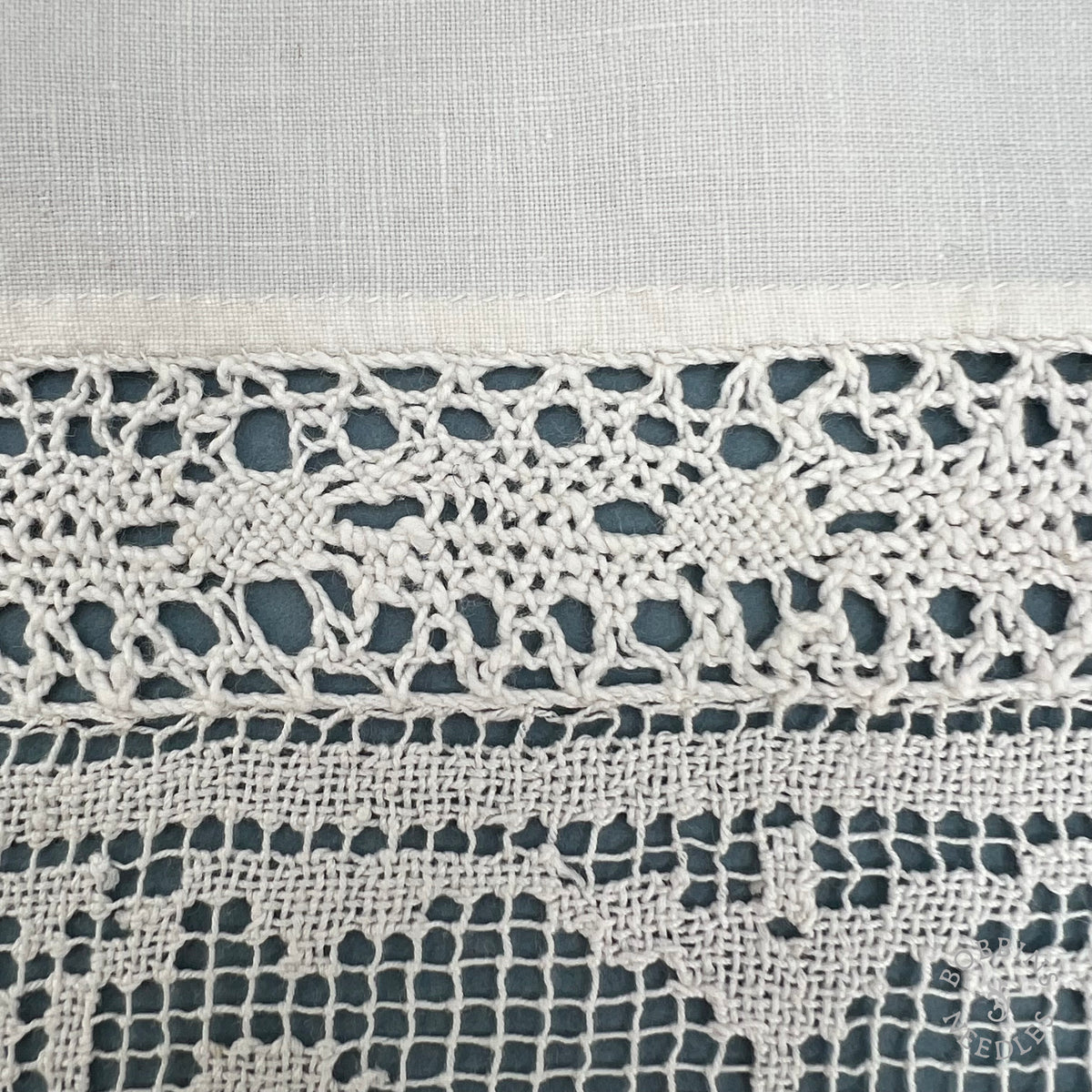 Antique Handmade Filet Lace with Bobbin Lace Insertion – Floral Pattern – 300 × 26 cm