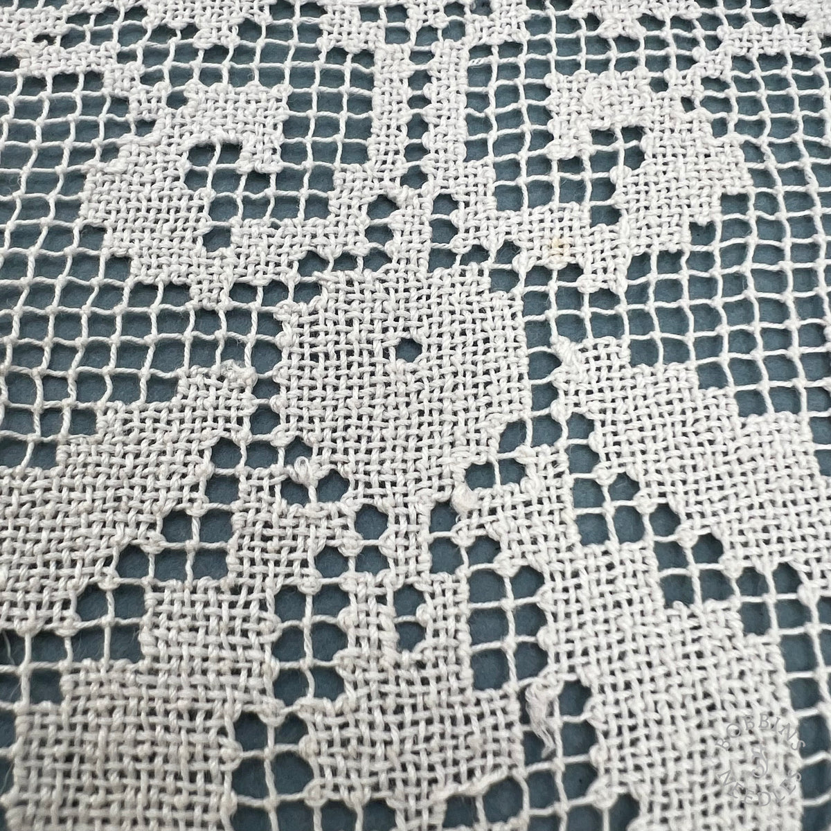 Antique Handmade Filet Lace with Bobbin Lace Insertion – Floral Pattern – 300 × 26 cm