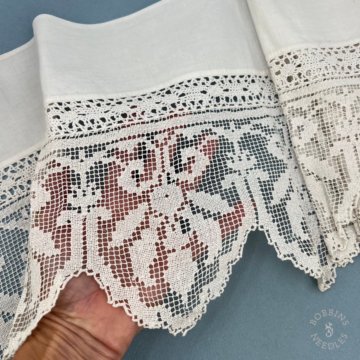 Antique Handmade Filet Lace with Bobbin Lace Insertion – Floral Pattern – 300 × 26 cm