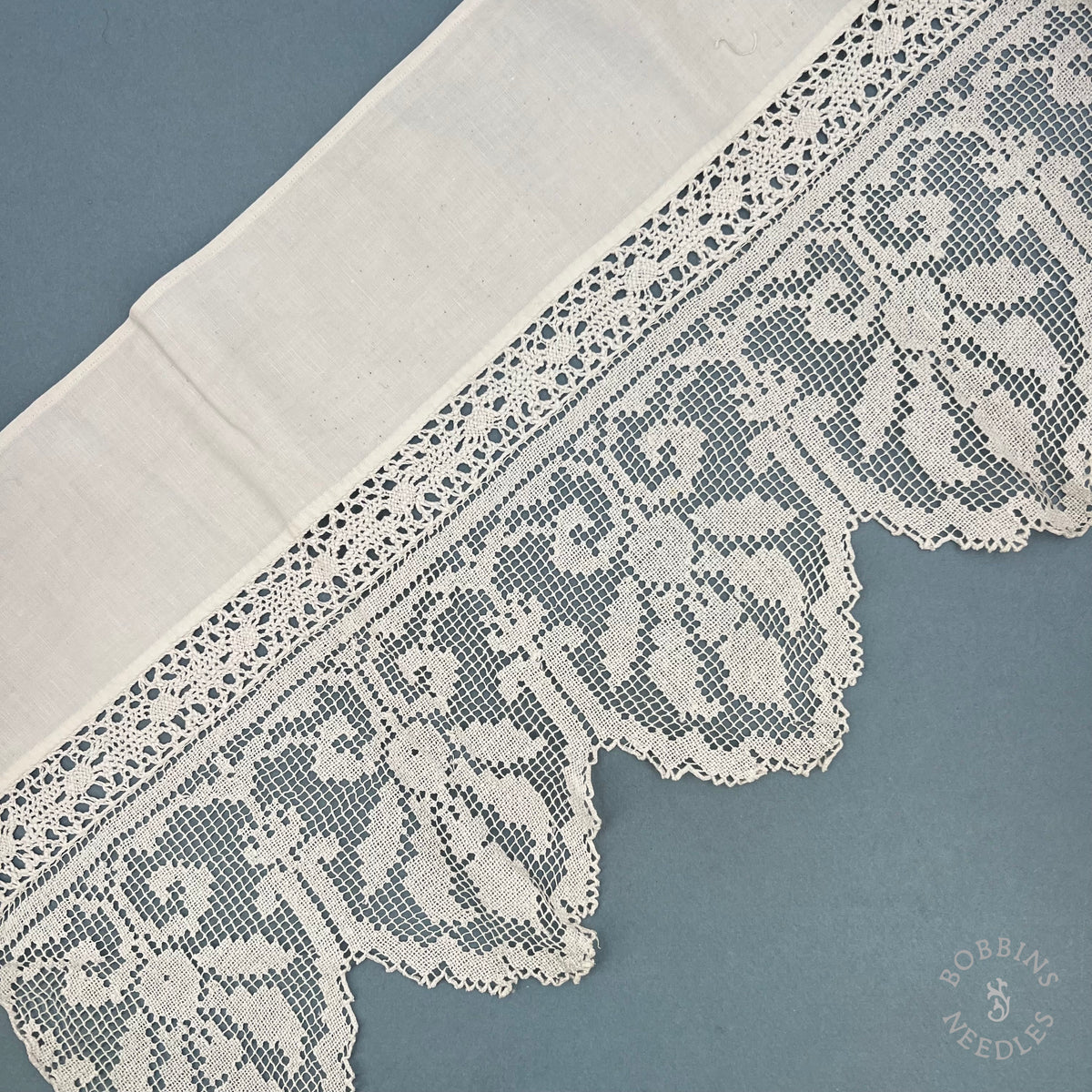 Antique Handmade Filet Lace with Bobbin Lace Insertion – Floral Pattern – 300 × 26 cm