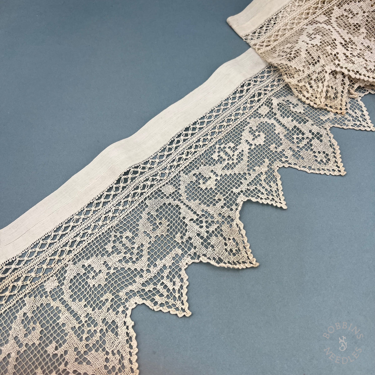 Antique Handmade Filet Lace Altar Border with Pointed Edge – 230 × 20 cm