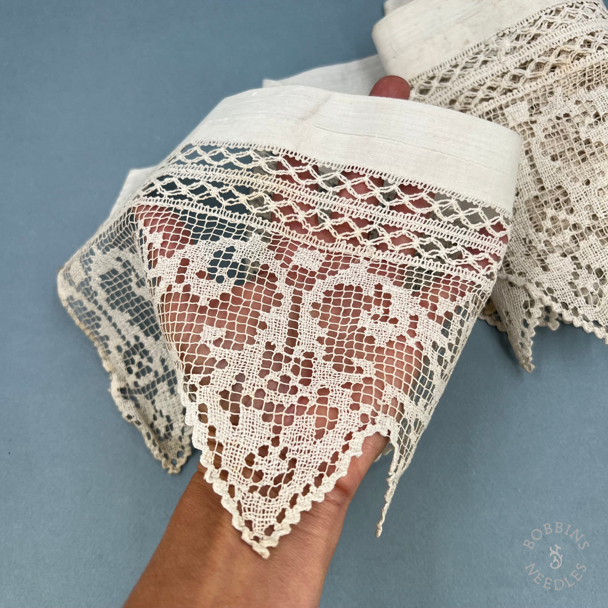 Antique Handmade Filet Lace Altar Border with Pointed Edge – 230 × 20 cm