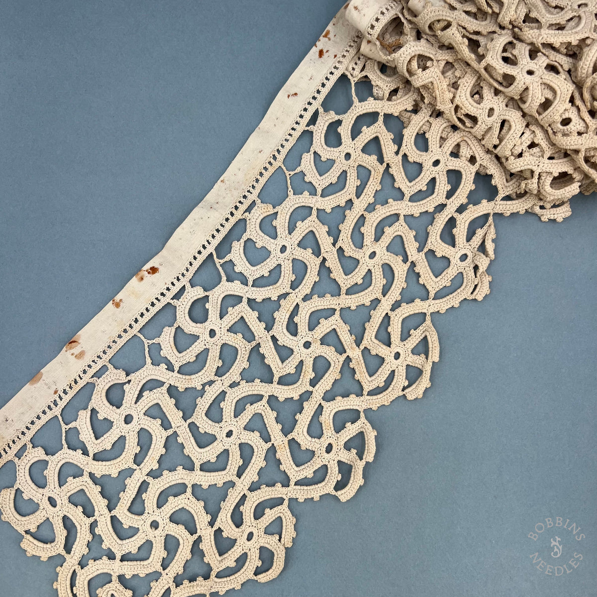 Antique Handmade Crochet Lace Border with Floral Motifs – 300 × 19 cm
