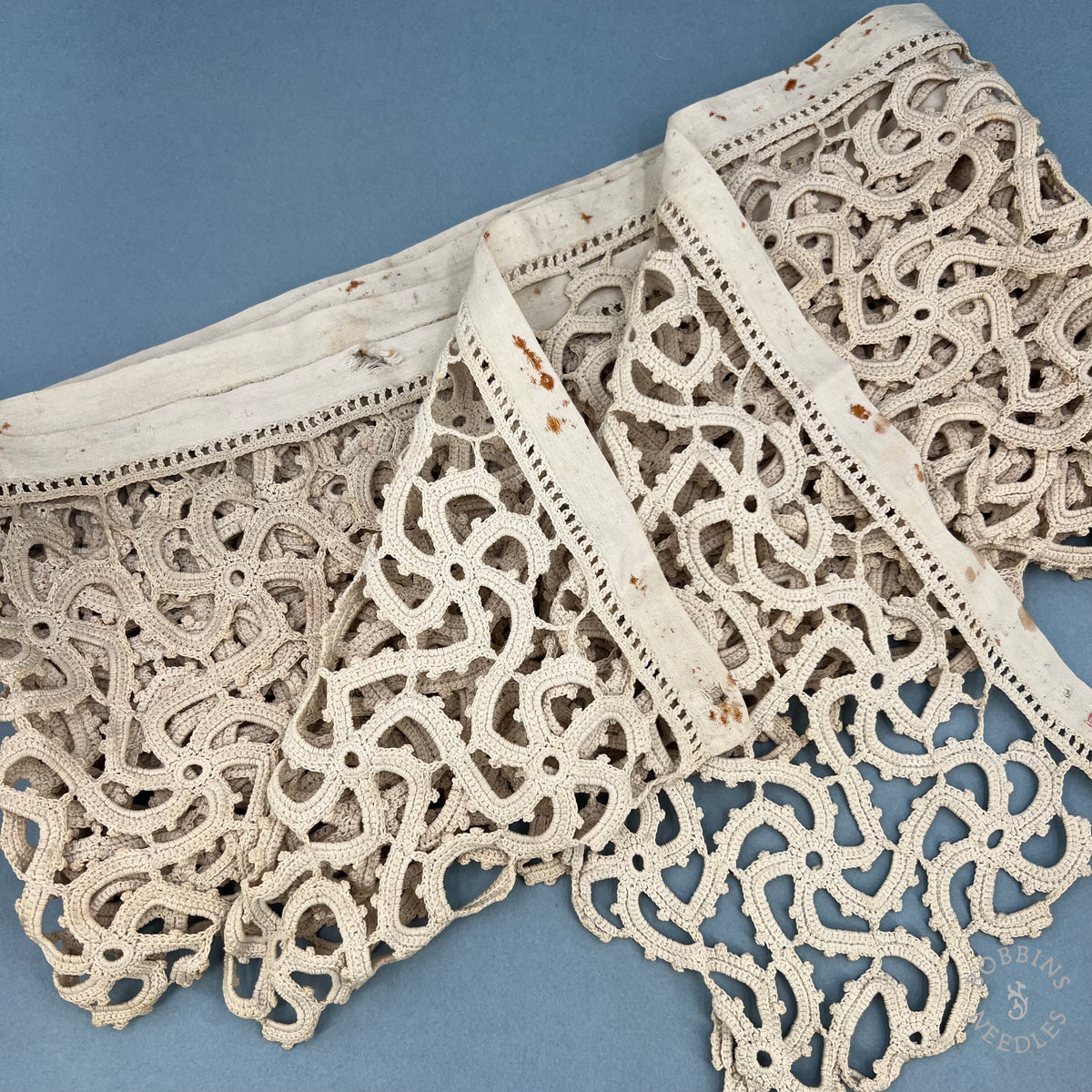 Antique Handmade Crochet Lace Border with Floral Motifs – 300 × 19 cm