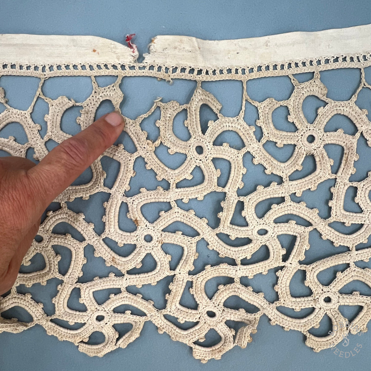 Antique Handmade Crochet Lace Border with Floral Motifs – 300 × 19 cm