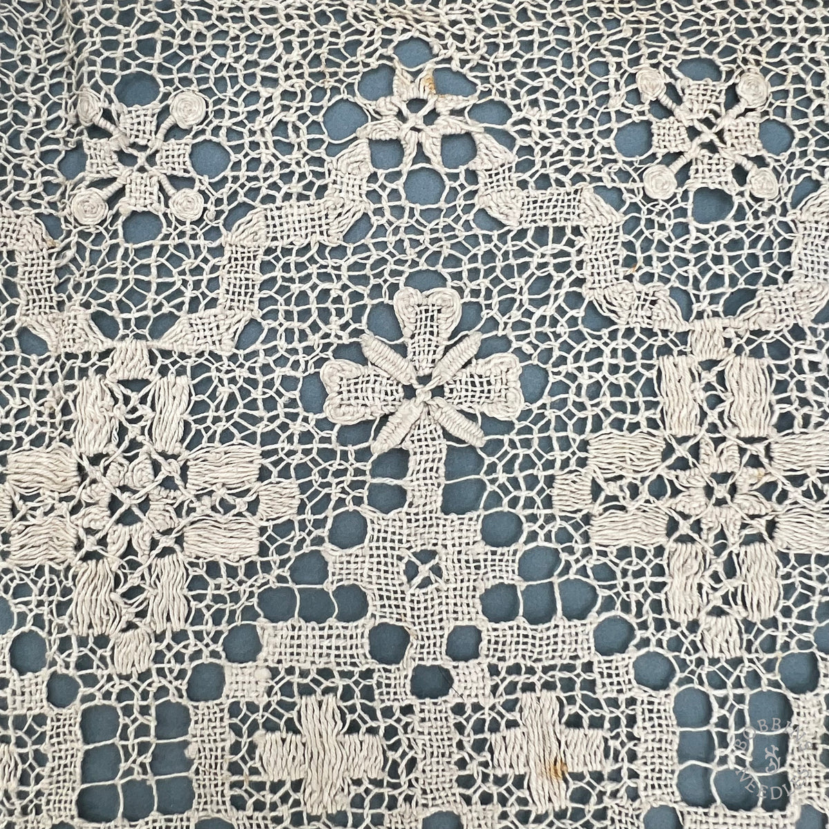 Antique Handmade Religious Filet Lace Border with Cross Motifs – 70 × 20 cm
